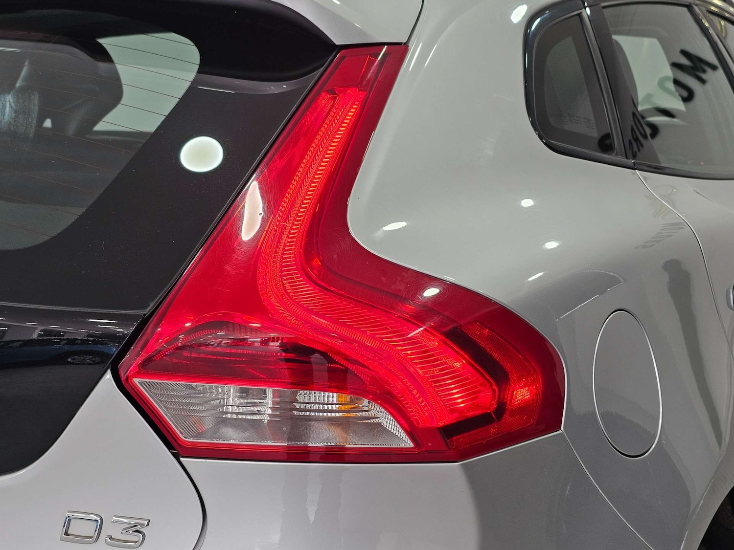 Used Volvo V40 2016 for sale - 77129050: Photo 31