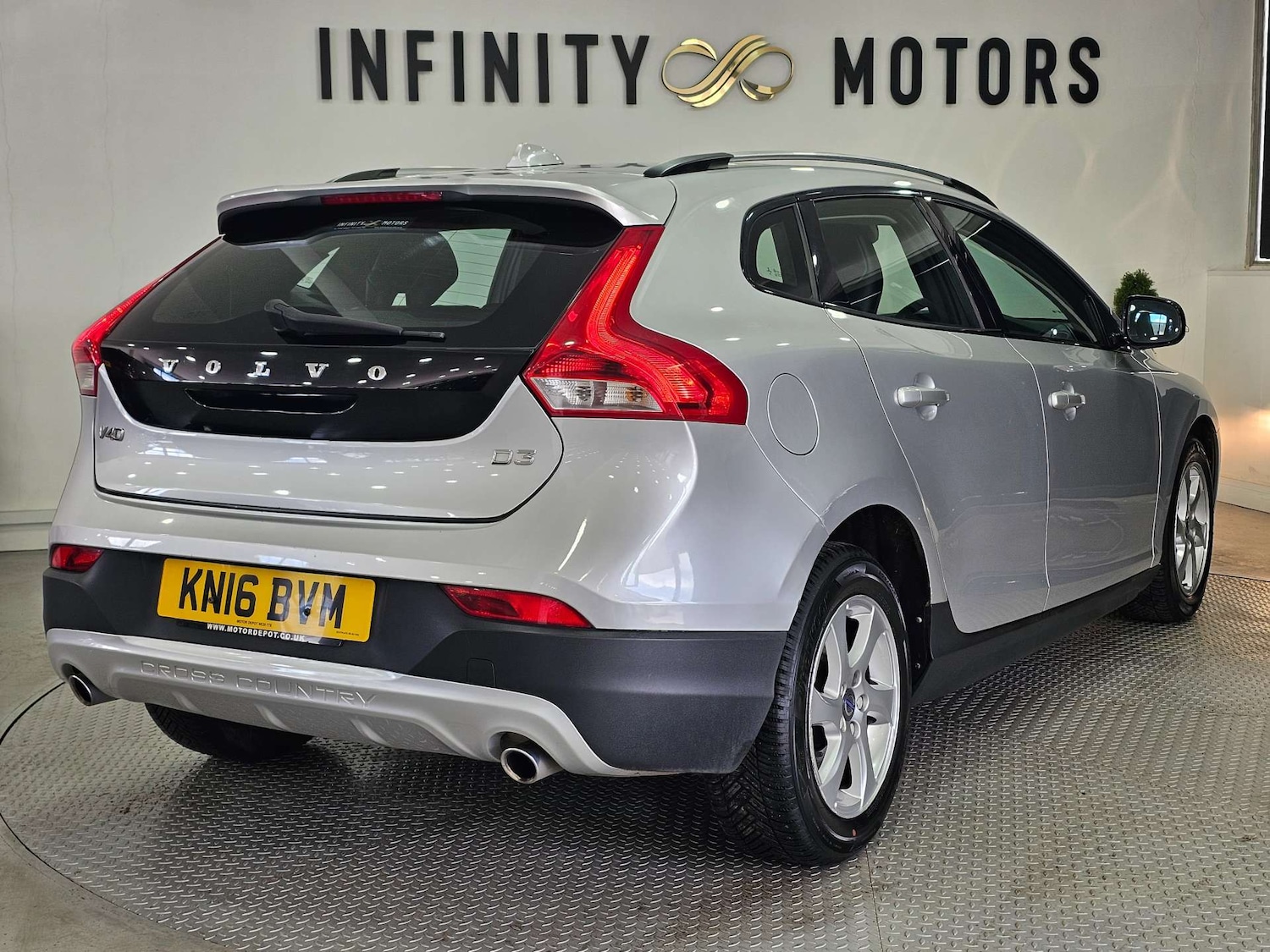 Used Volvo V40 2016 for sale - 77129050: Photo 32