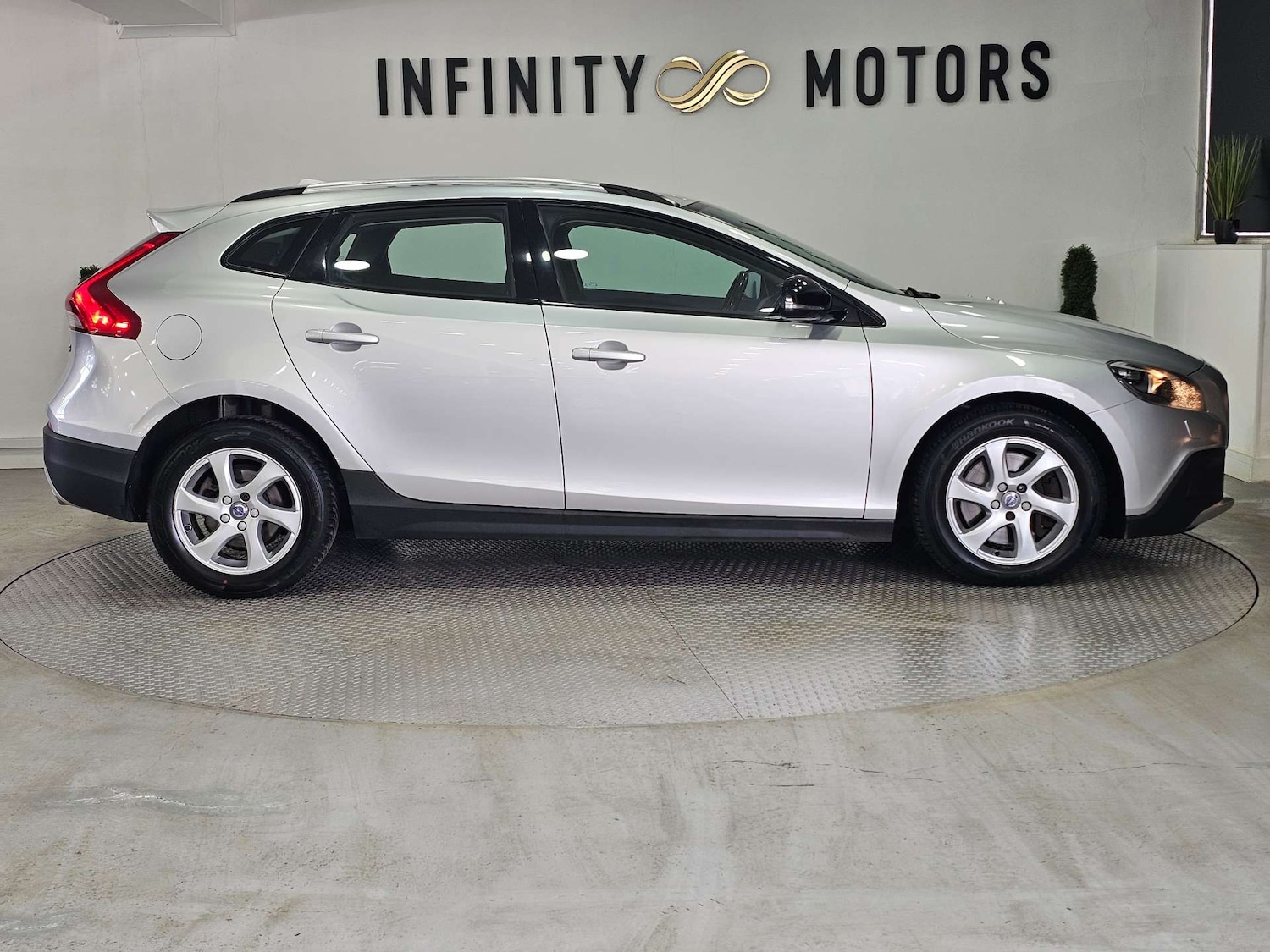 Used Volvo V40 2016 for sale - 77129050: Photo 34