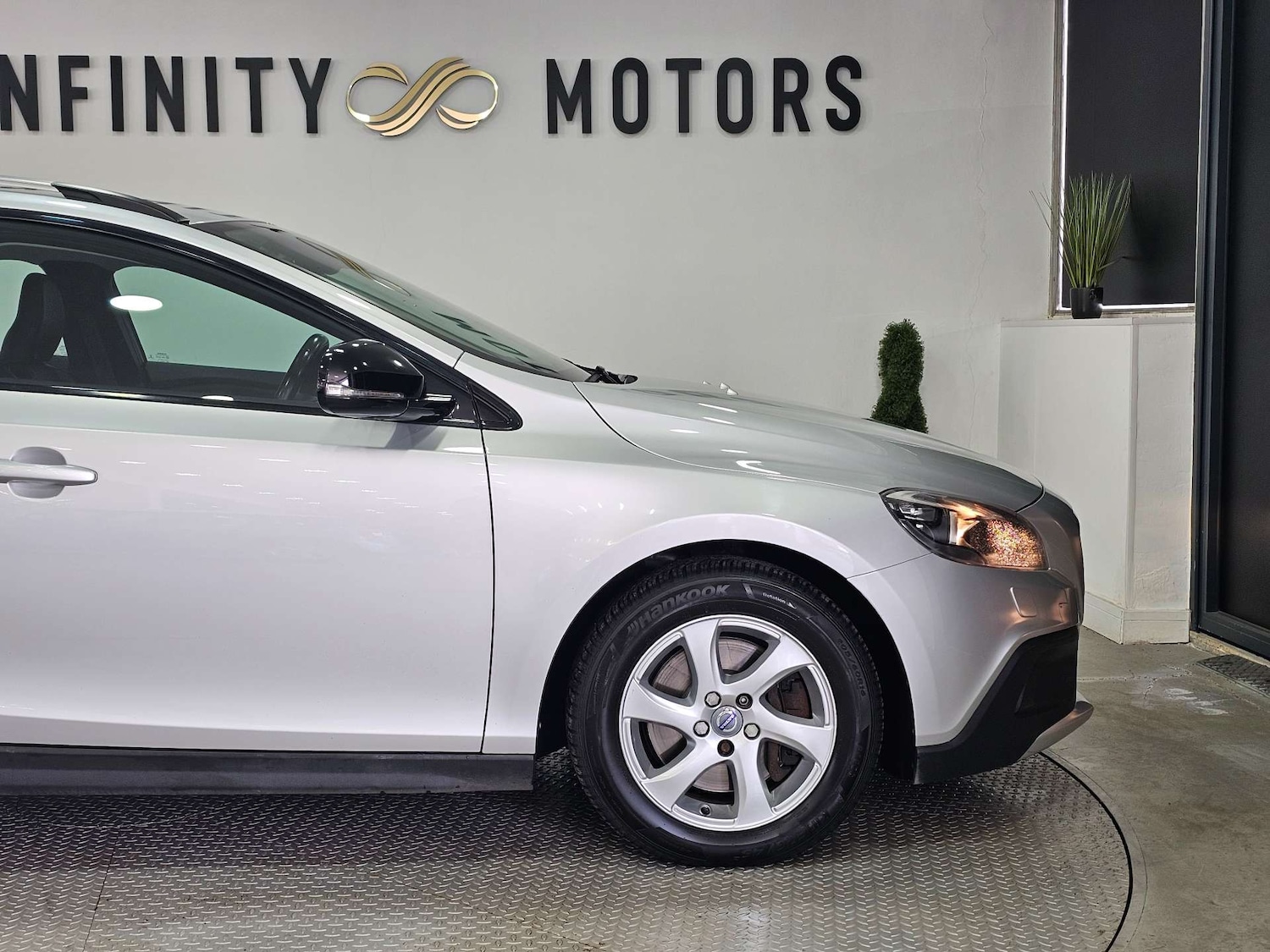 Used Volvo V40 2016 for sale - 77129050: Photo 35