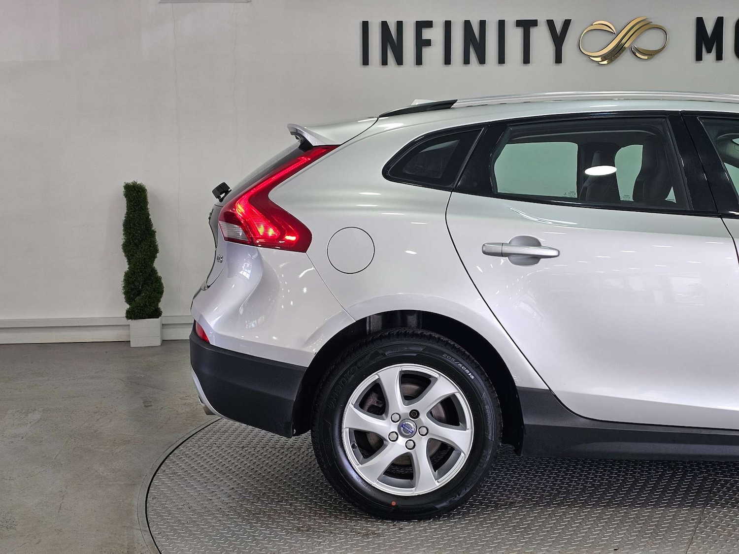 Used Volvo V40 2016 for sale - 77129050: Photo 36