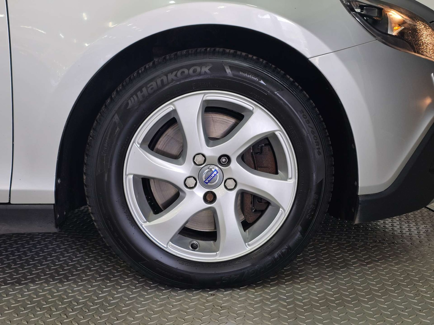 Used Volvo V40 2016 for sale - 77129050: Photo 38