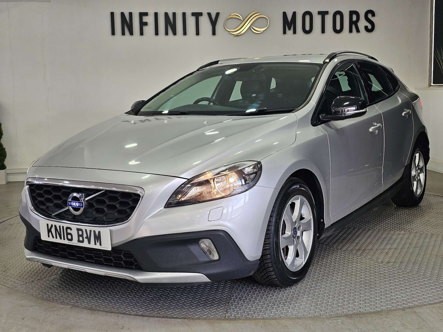 Used Volvo V40 2016 for sale - 77129050: Photo 4