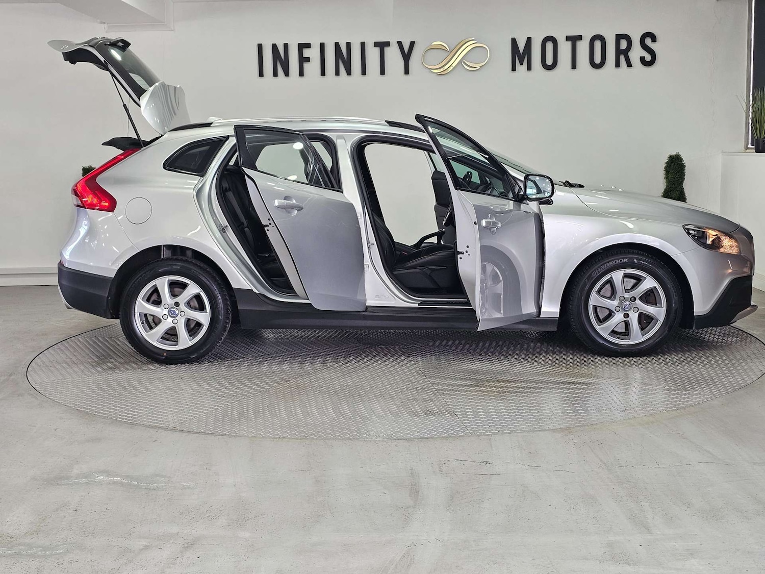 Used Volvo V40 2016 for sale - 77129050: Photo 41