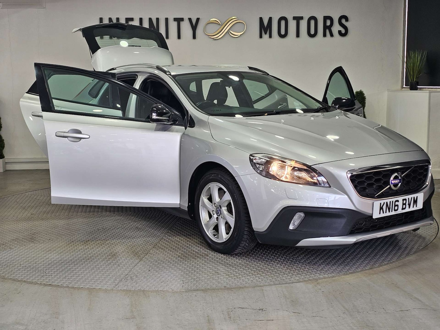 Used Volvo V40 2016 for sale - 77129050: Photo 42