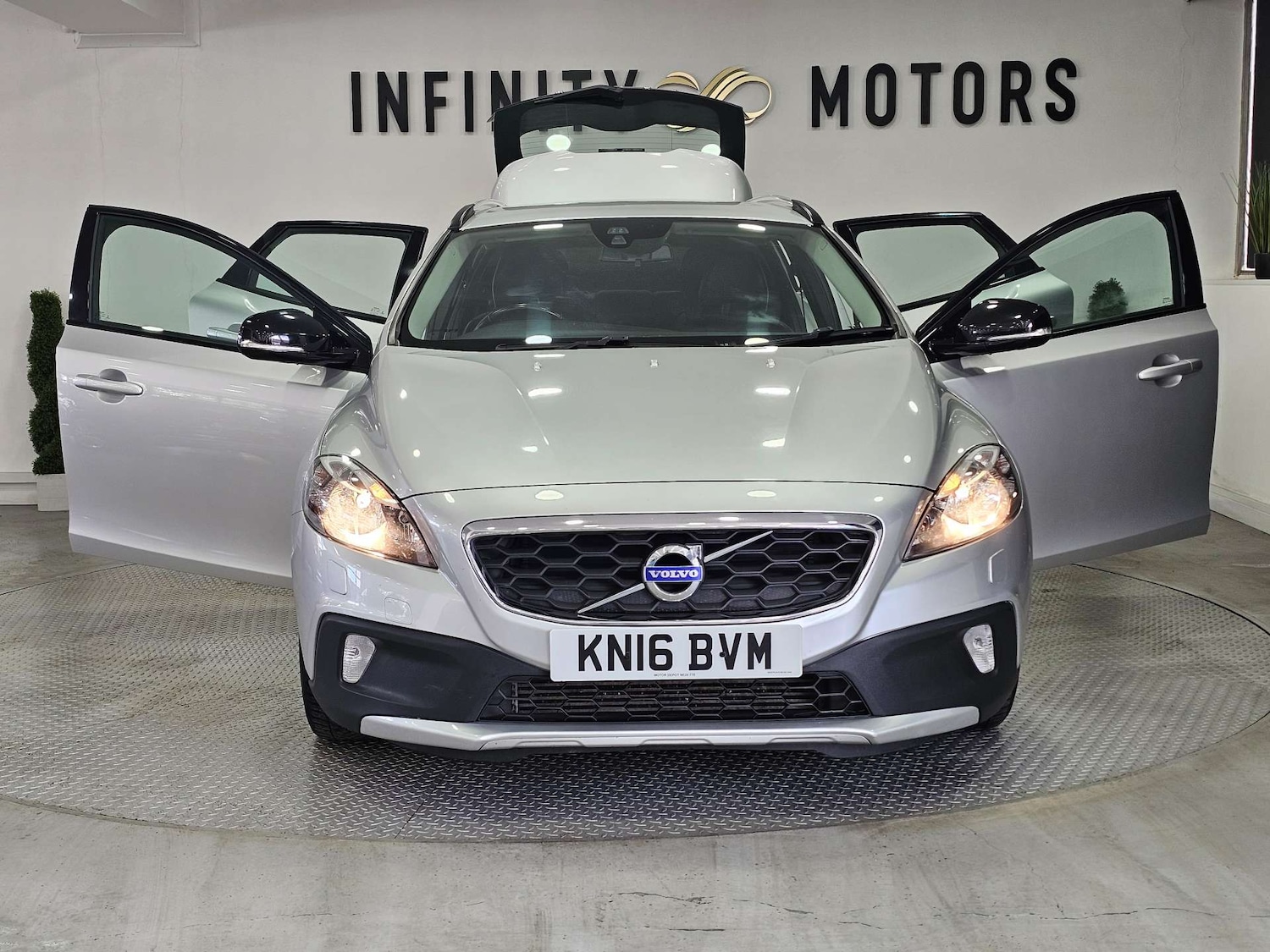 Used Volvo V40 2016 for sale - 77129050: Photo 43