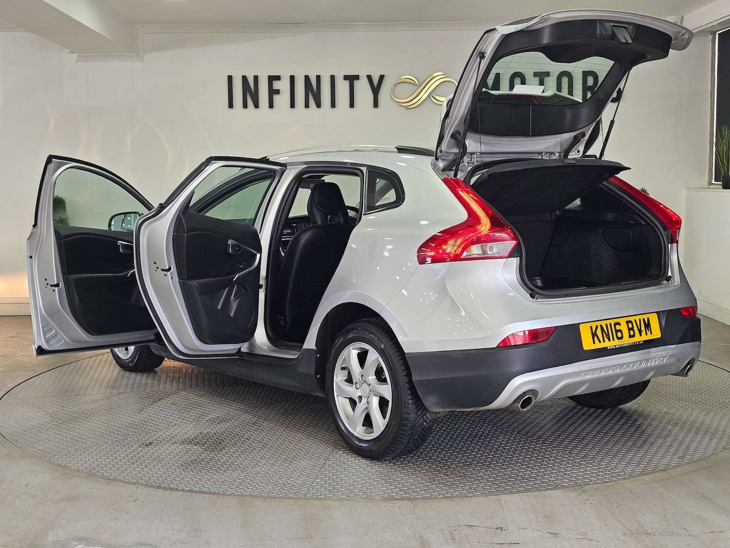 Used Volvo V40 2016 for sale - 77129050: Photo 46