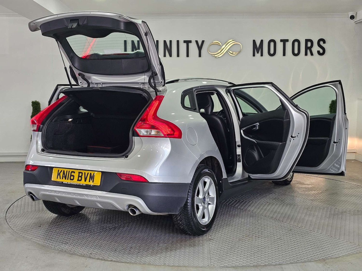 Used Volvo V40 2016 for sale - 77129050: Photo 48