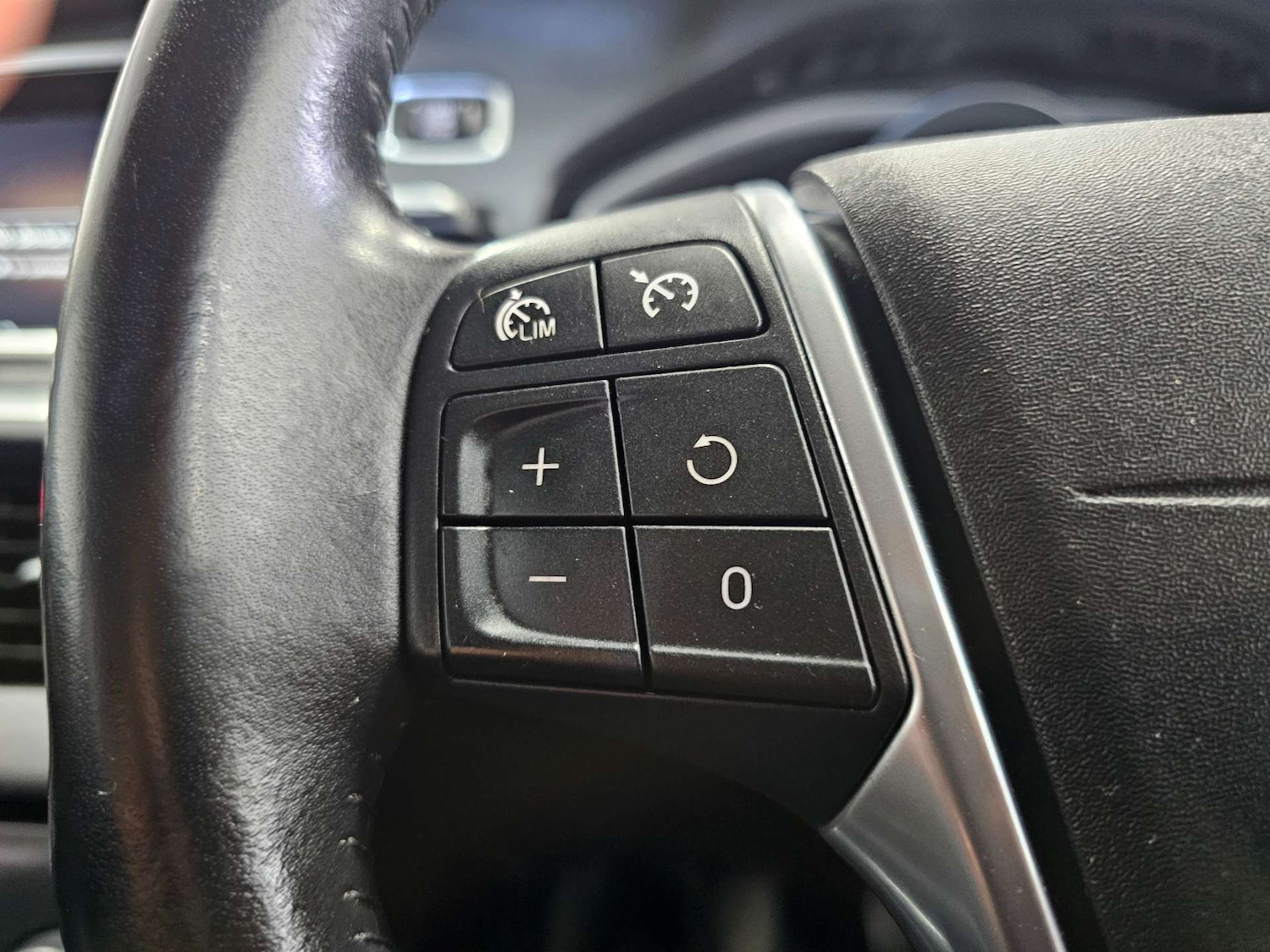 Used Volvo V40 2016 for sale - 77129050: Photo 58