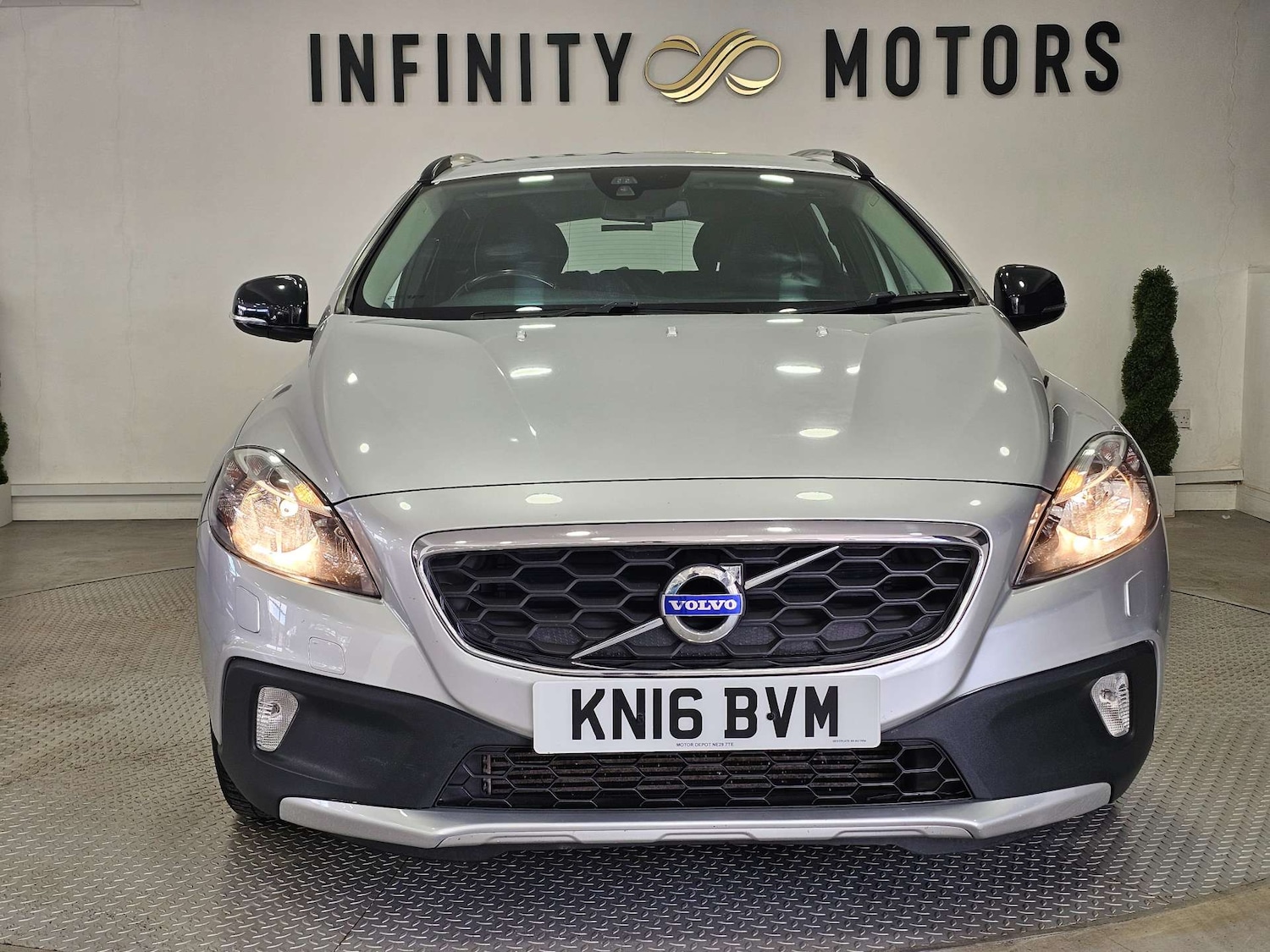 Used Volvo V40 2016 for sale - 77129050: Photo 6
