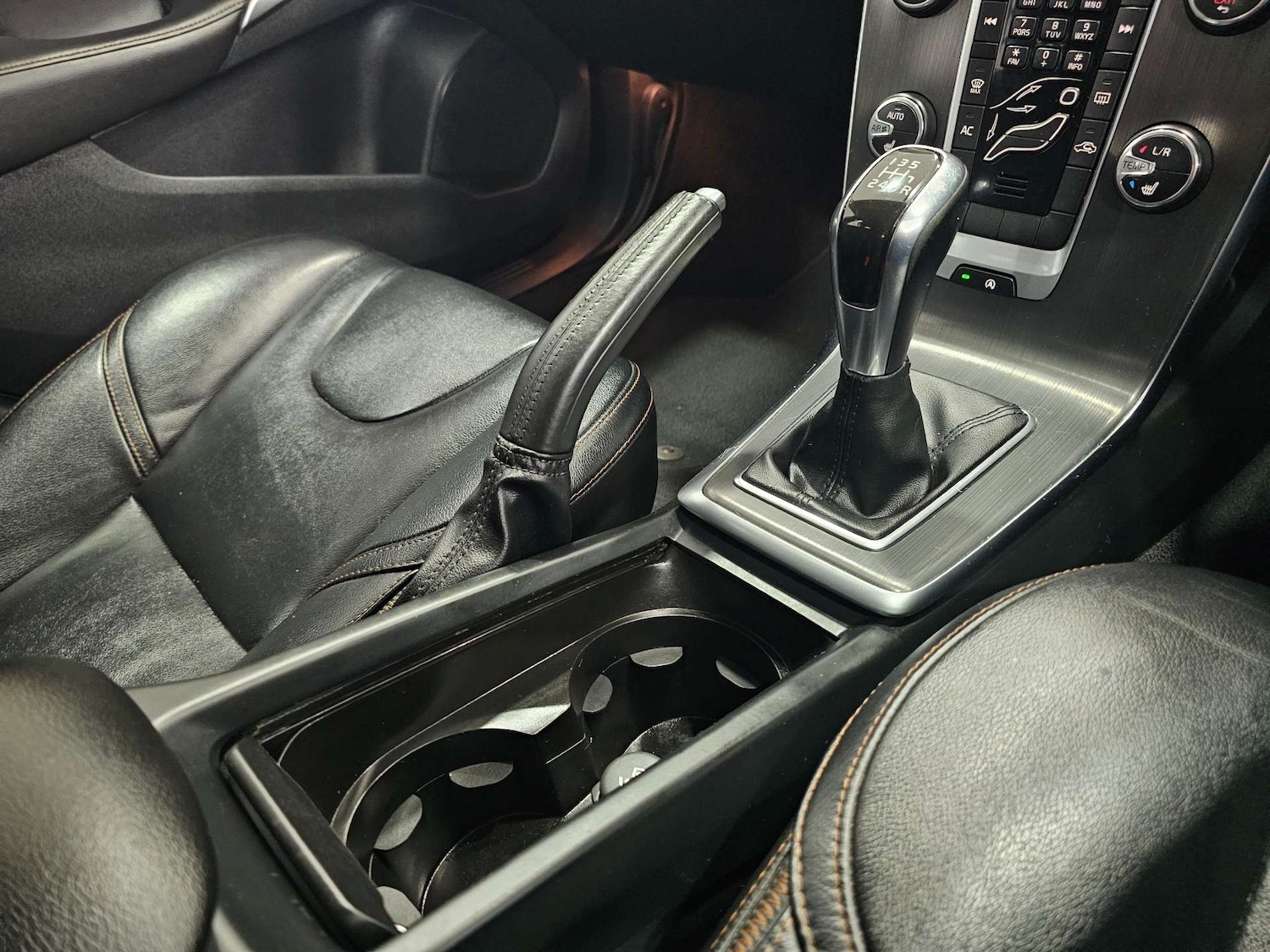 Used Volvo V40 2016 for sale - 77129050: Photo 63