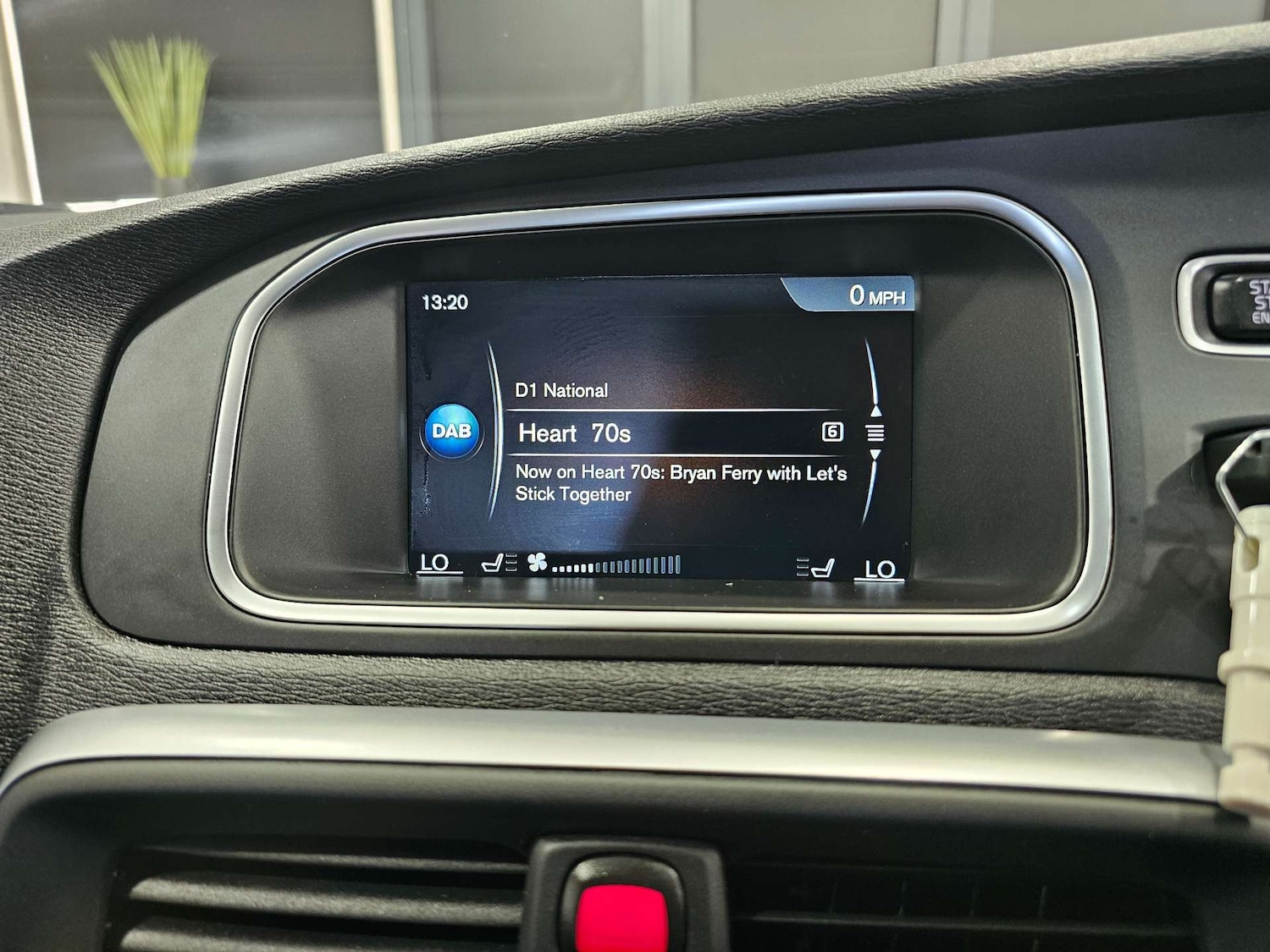 Used Volvo V40 2016 for sale - 77129050: Photo 65