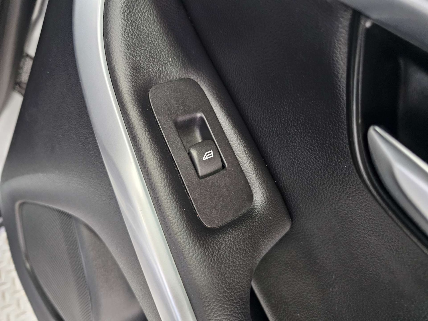 Used Volvo V40 2016 for sale - 77129050: Photo 75