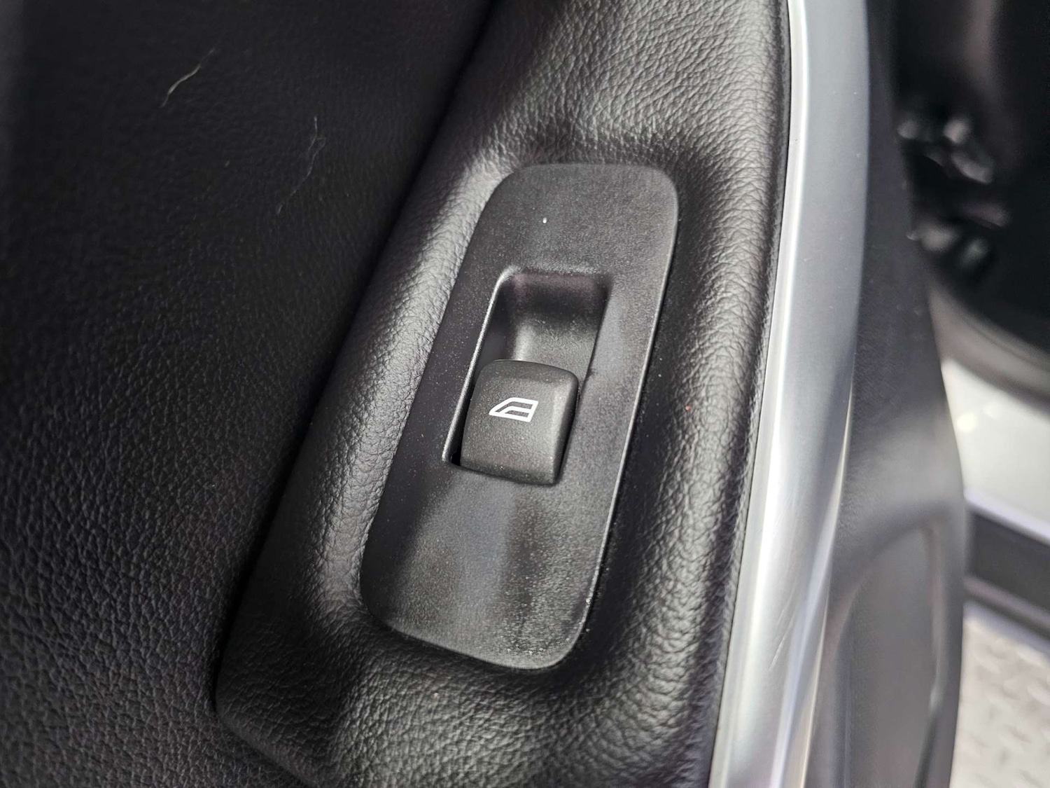 Used Volvo V40 2016 for sale - 77129050: Photo 82