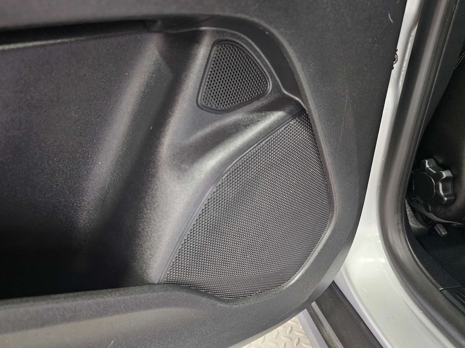 Used Volvo V40 2016 for sale - 77129050: Photo 83