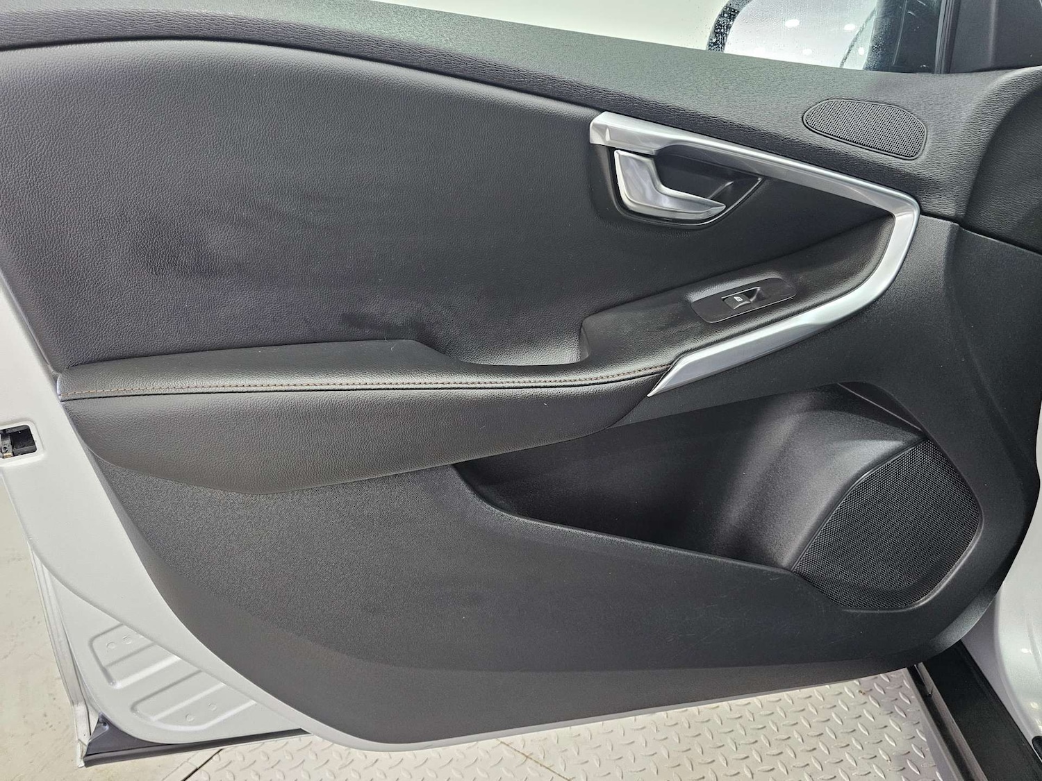 Used Volvo V40 2016 for sale - 77129050: Photo 88