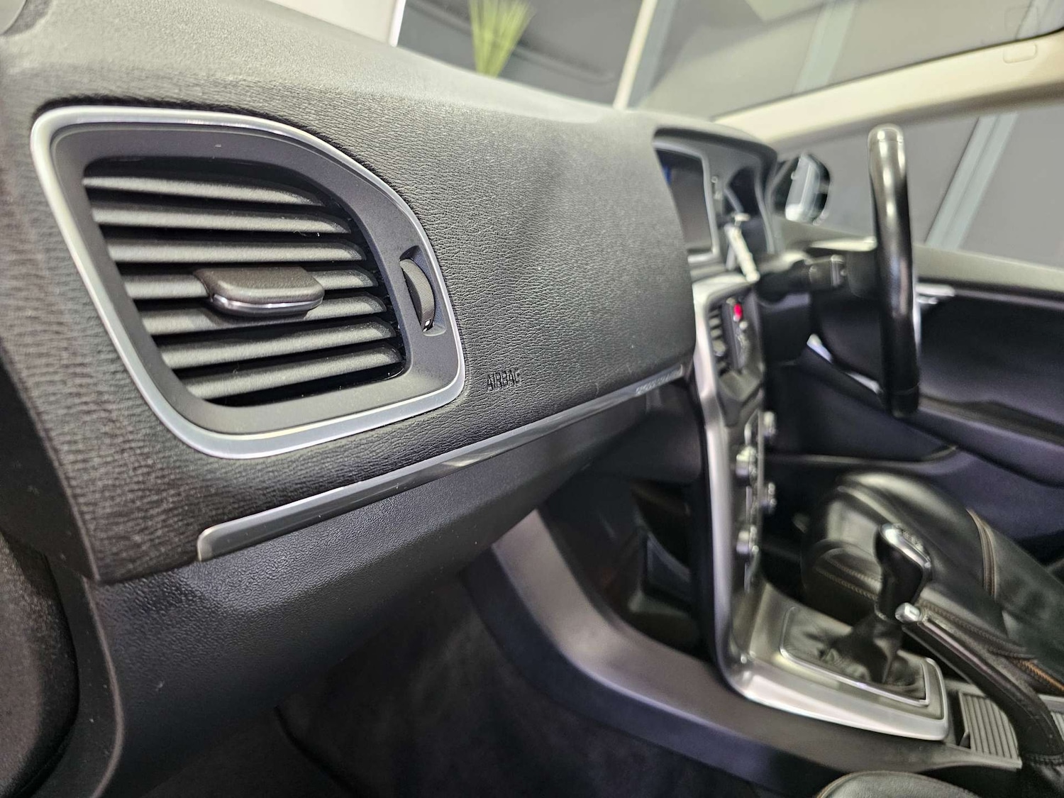 Used Volvo V40 2016 for sale - 77129050: Photo 93