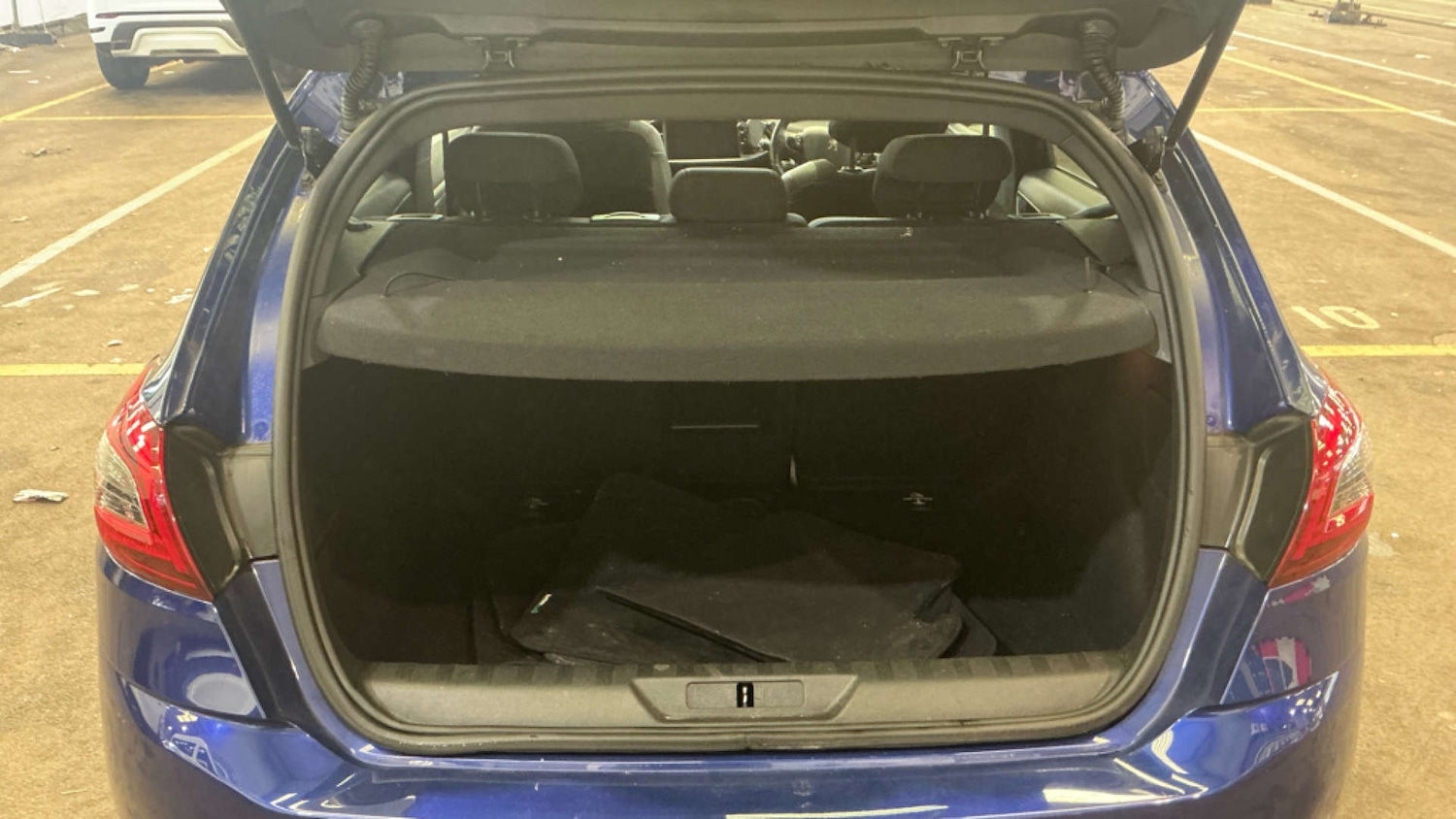 Used Peugeot 308 2018 for sale - 77687381: Photo 9