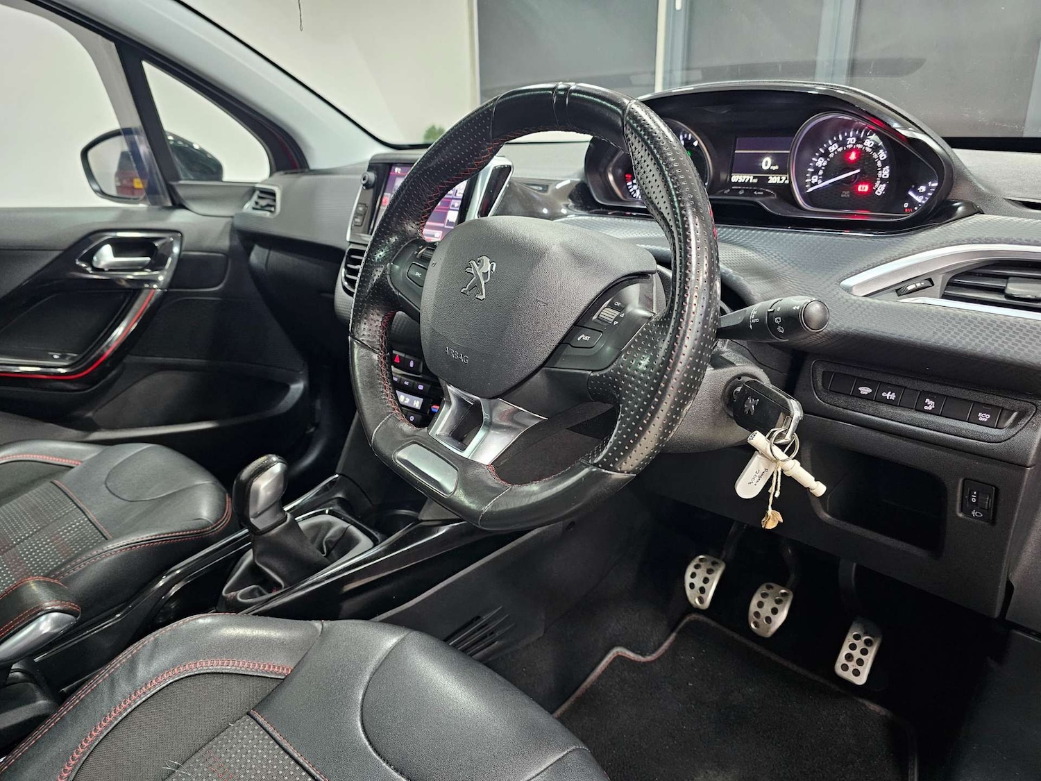 Used Peugeot 2008 2016 for sale - 78131947: Photo 15