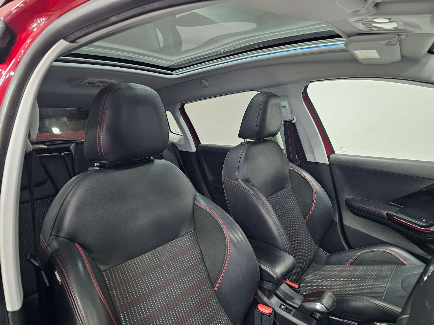 Used Peugeot 2008 2016 for sale - 78131947: Photo 2