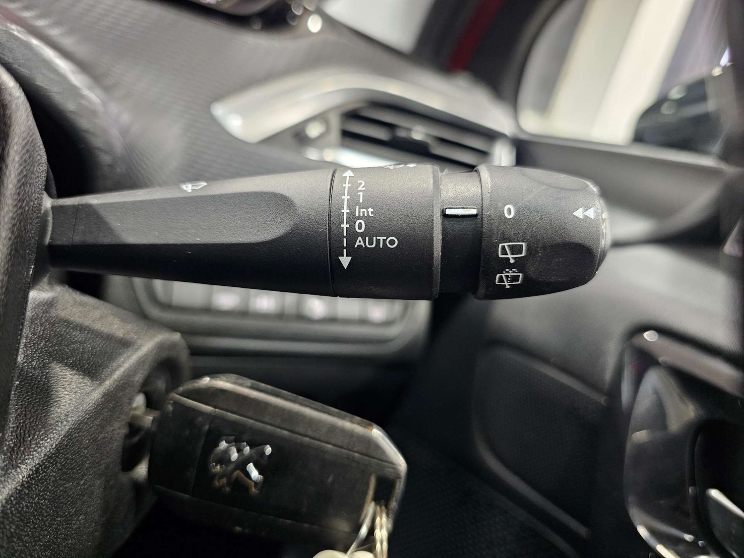 Used Peugeot 2008 2016 for sale - 78131947: Photo 28