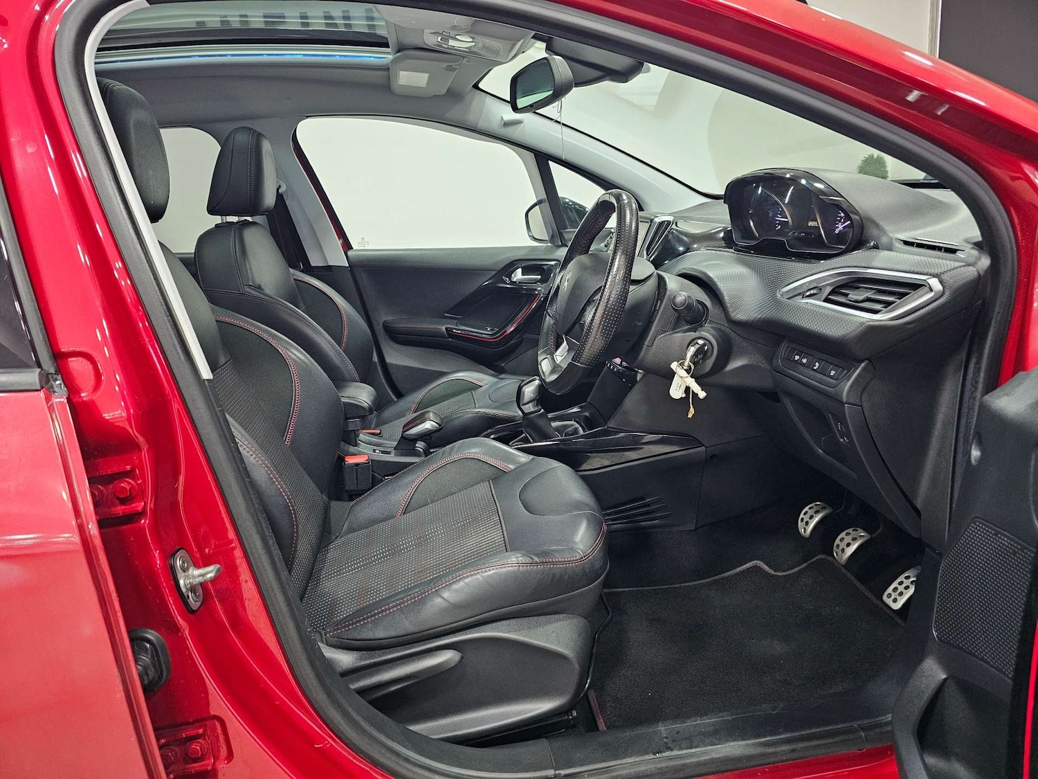 Used Peugeot 2008 2016 for sale - 78131947: Photo 5