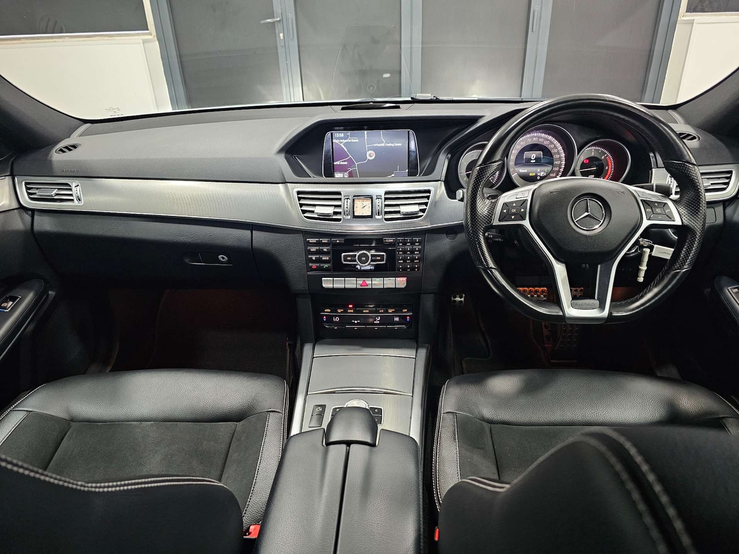 Used Mercedes-Benz E Class 2015 for sale - 76972350: Photo 15