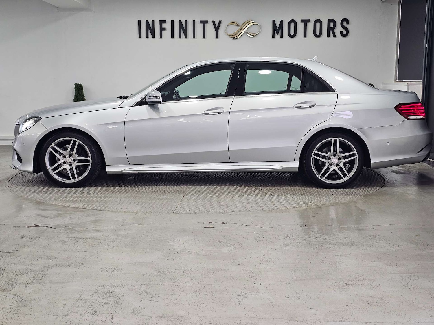 Used Mercedes-Benz E Class 2015 for sale - 76972350: Photo 18