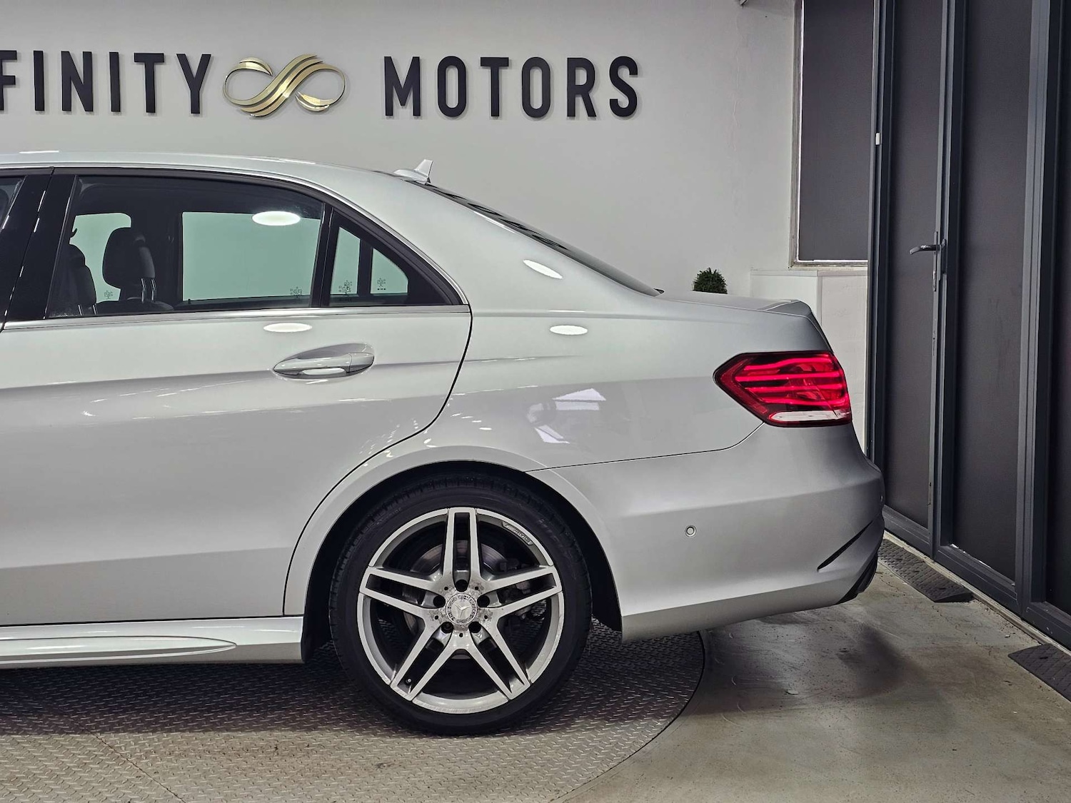 Used Mercedes-Benz E Class 2015 for sale - 76972350: Photo 19