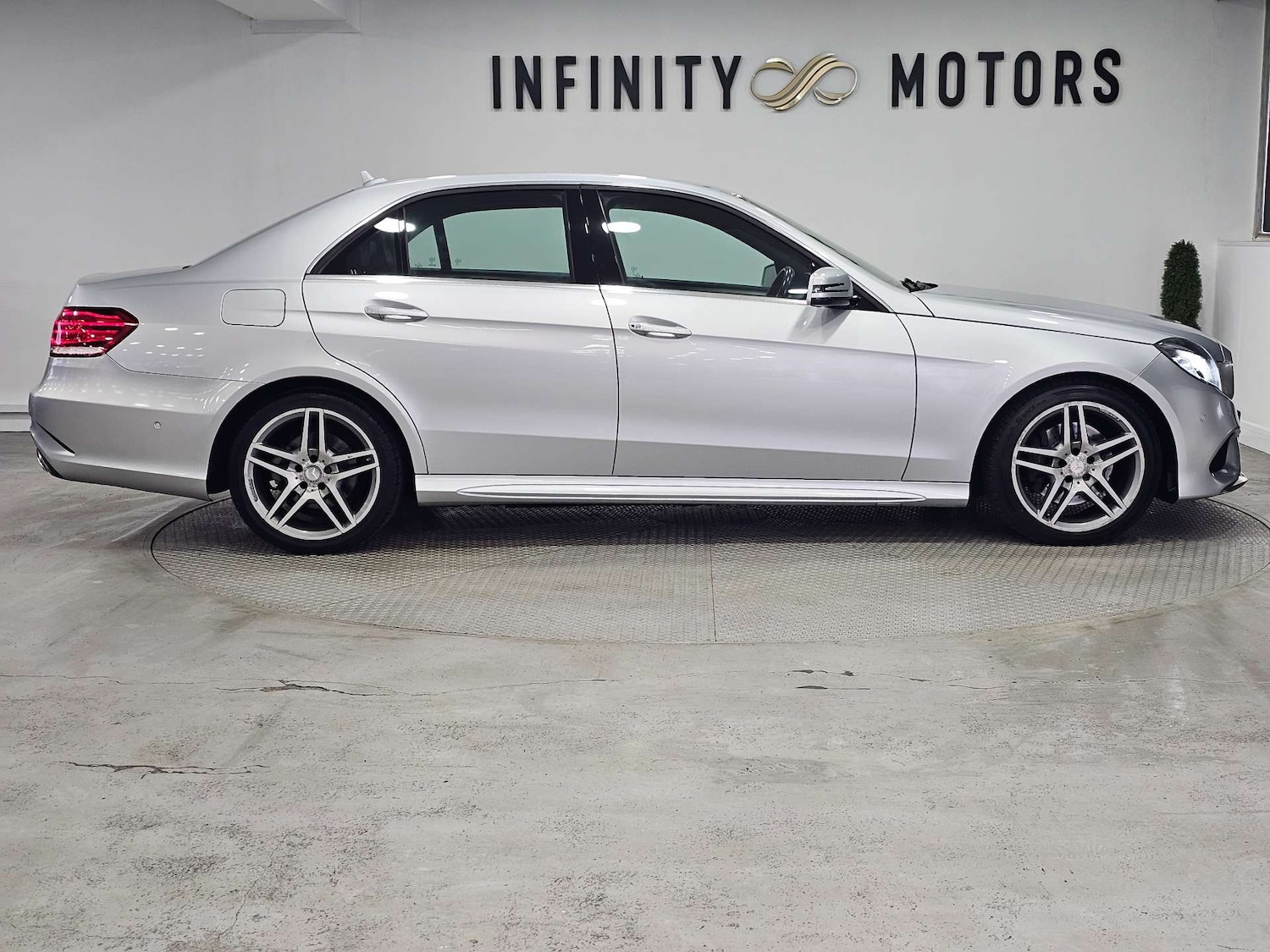 Used Mercedes-Benz E Class 2015 for sale - 76972350: Photo 34