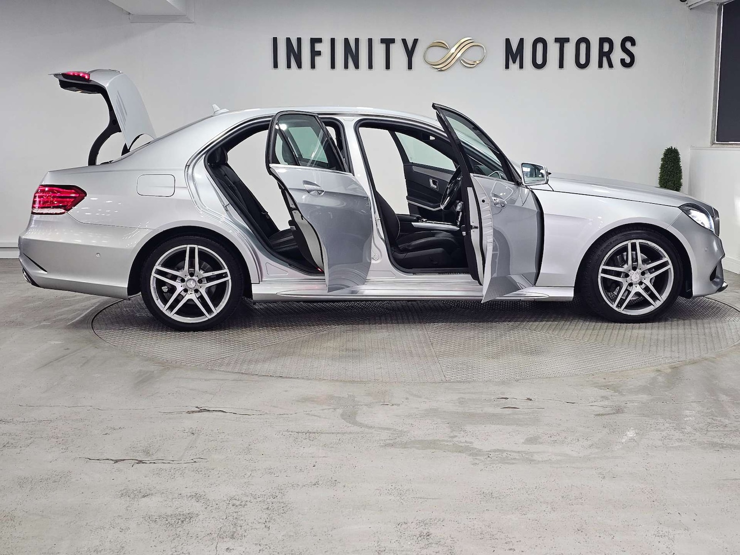 Used Mercedes-Benz E Class 2015 for sale - 76972350: Photo 42