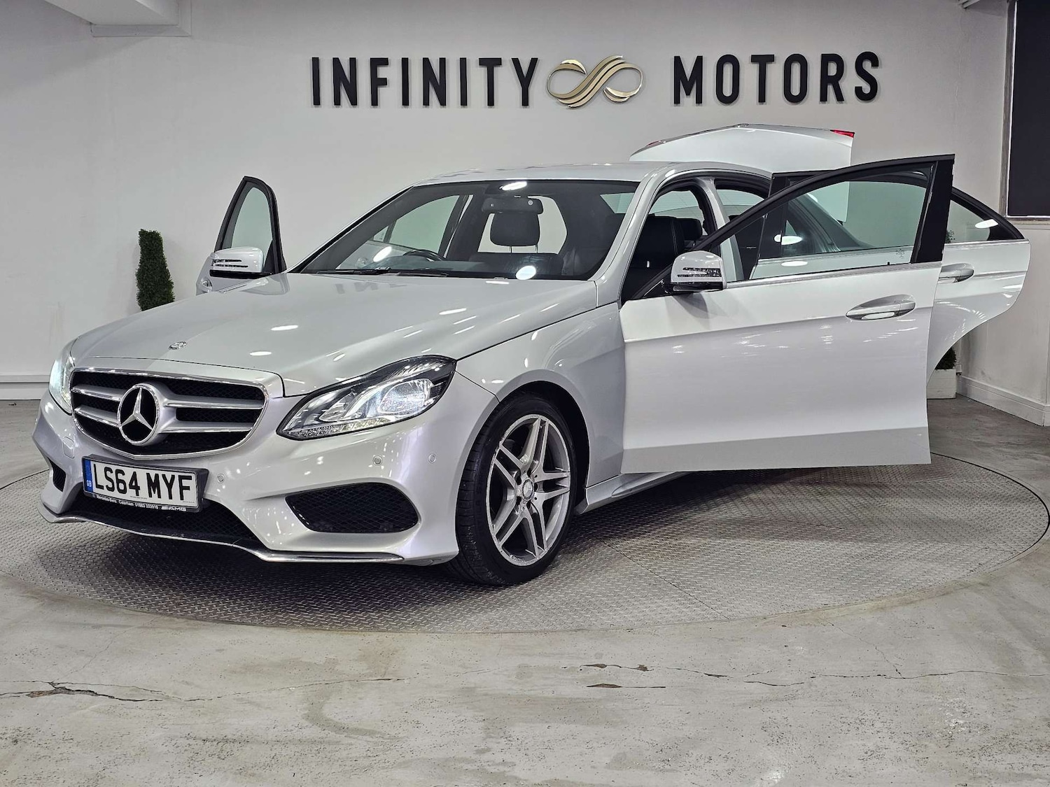 Used Mercedes-Benz E Class 2015 for sale - 76972350: Photo 43