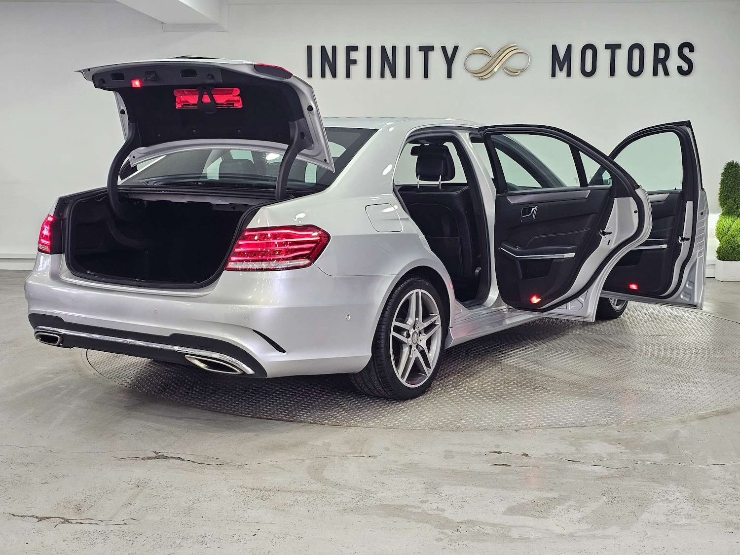 Used Mercedes-Benz E Class 2015 for sale - 76972350: Photo 44