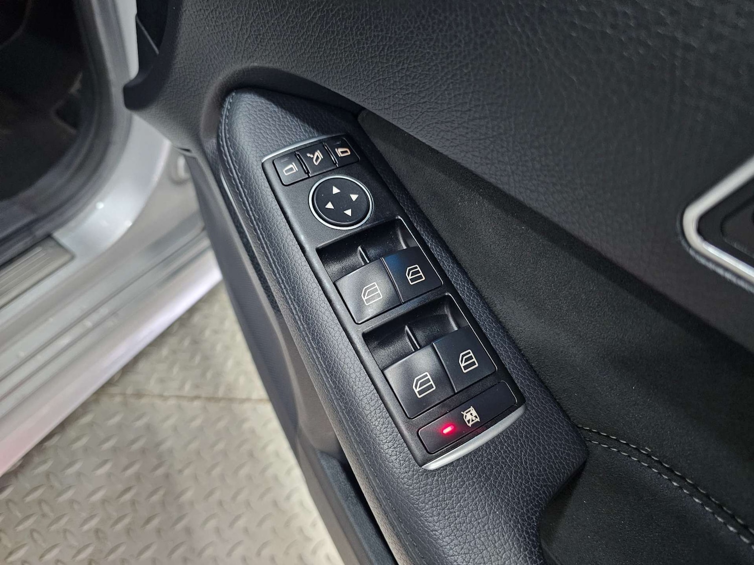 Used Mercedes-Benz E Class 2015 for sale - 76972350: Photo 48