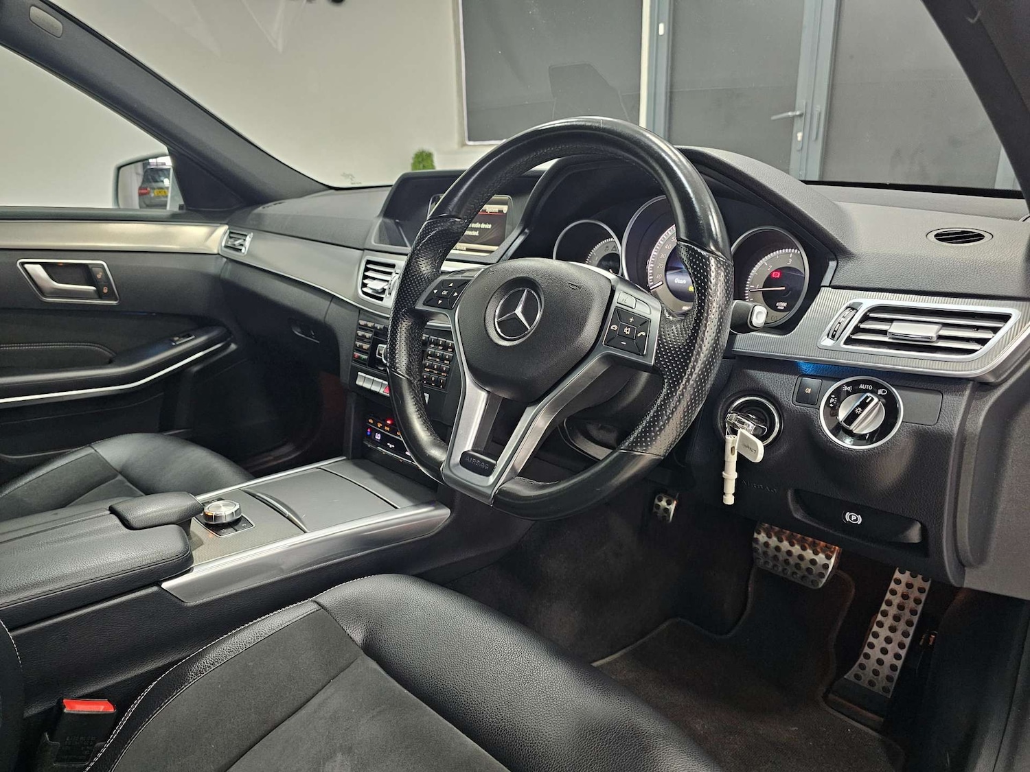 Used Mercedes-Benz E Class 2015 for sale - 76972350: Photo 5