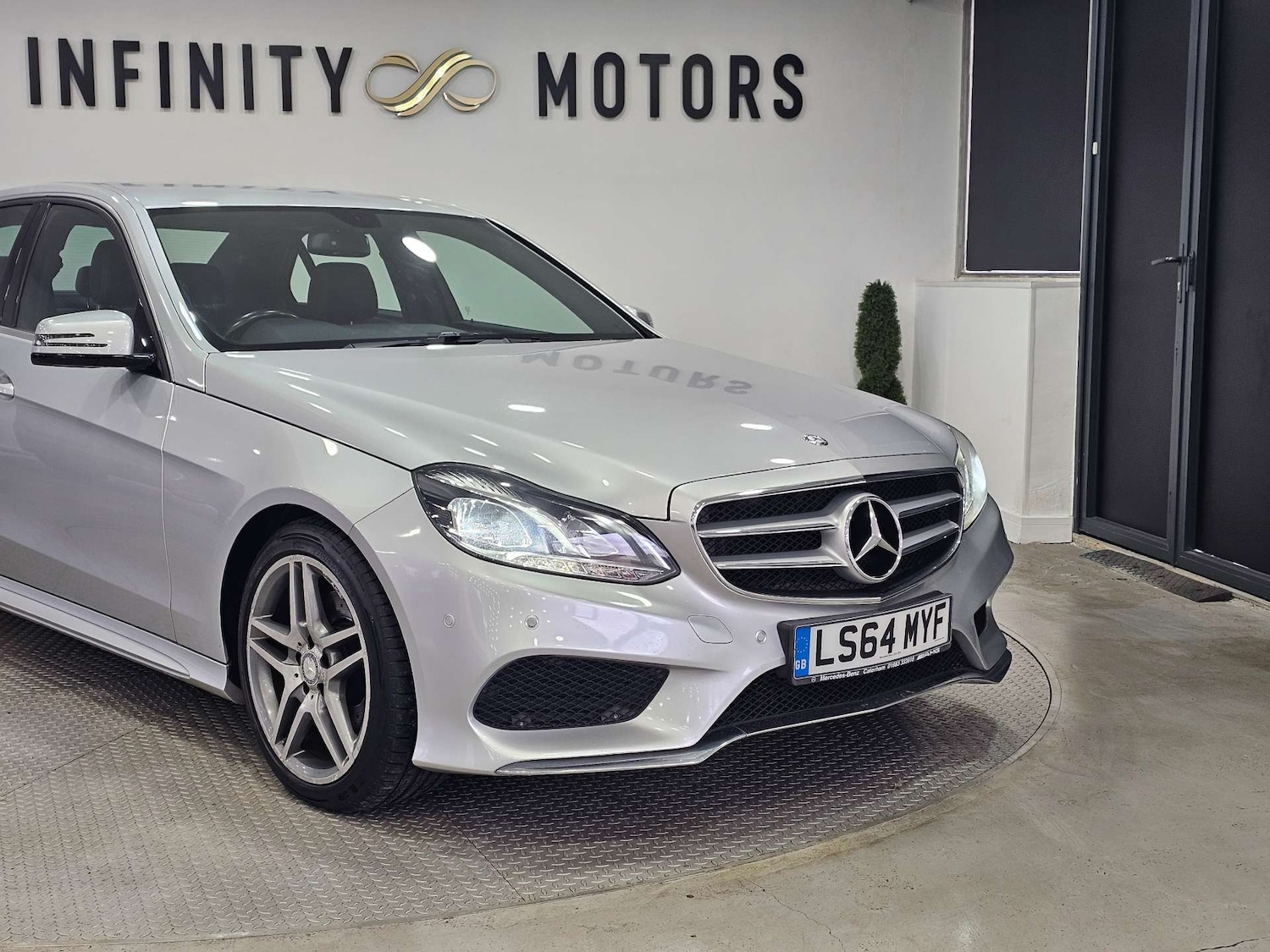 Used Mercedes-Benz E Class 2015 for sale - 76972350: Photo 6