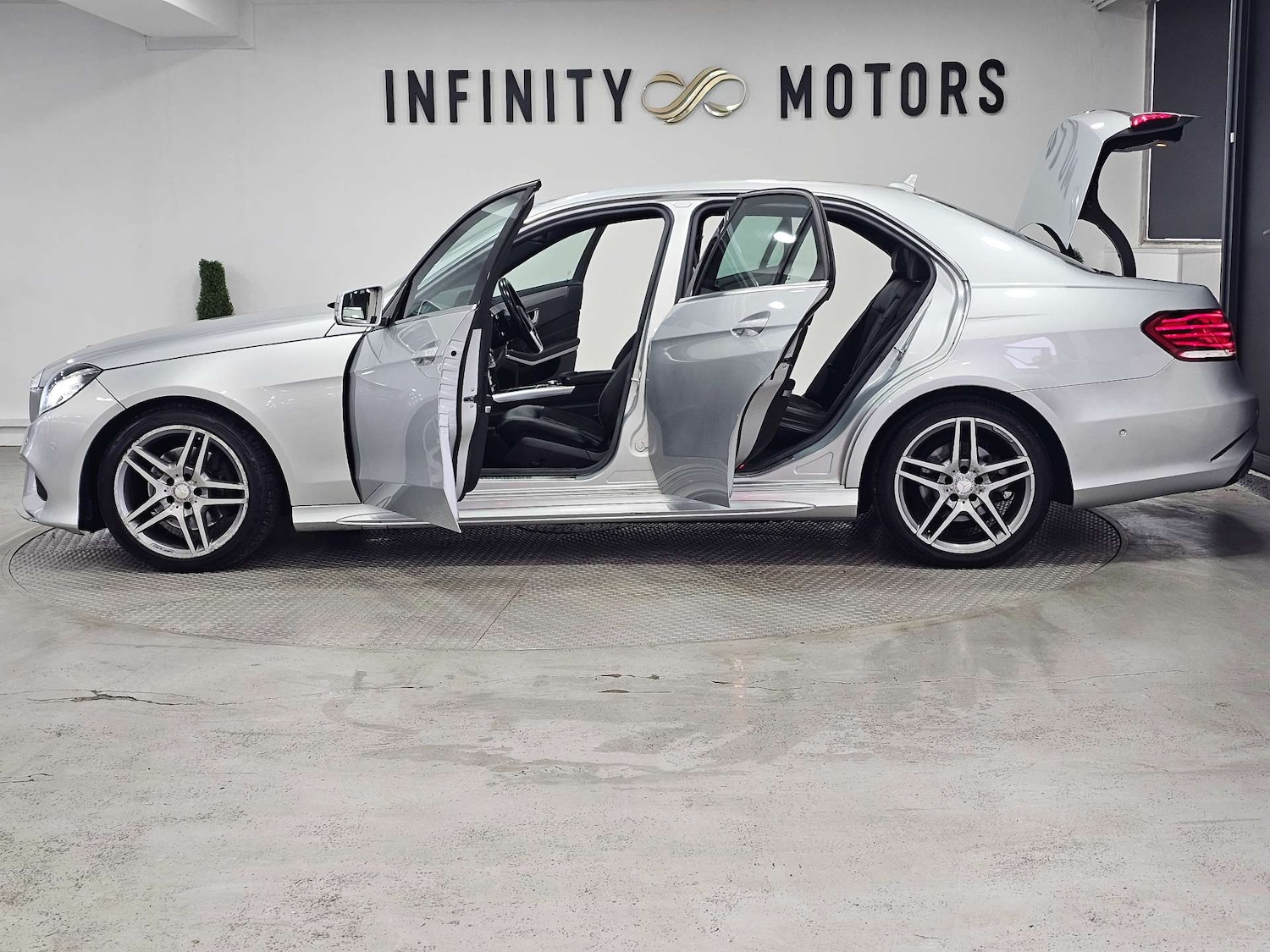 Used Mercedes-Benz E Class 2015 for sale - 76972350: Photo 63