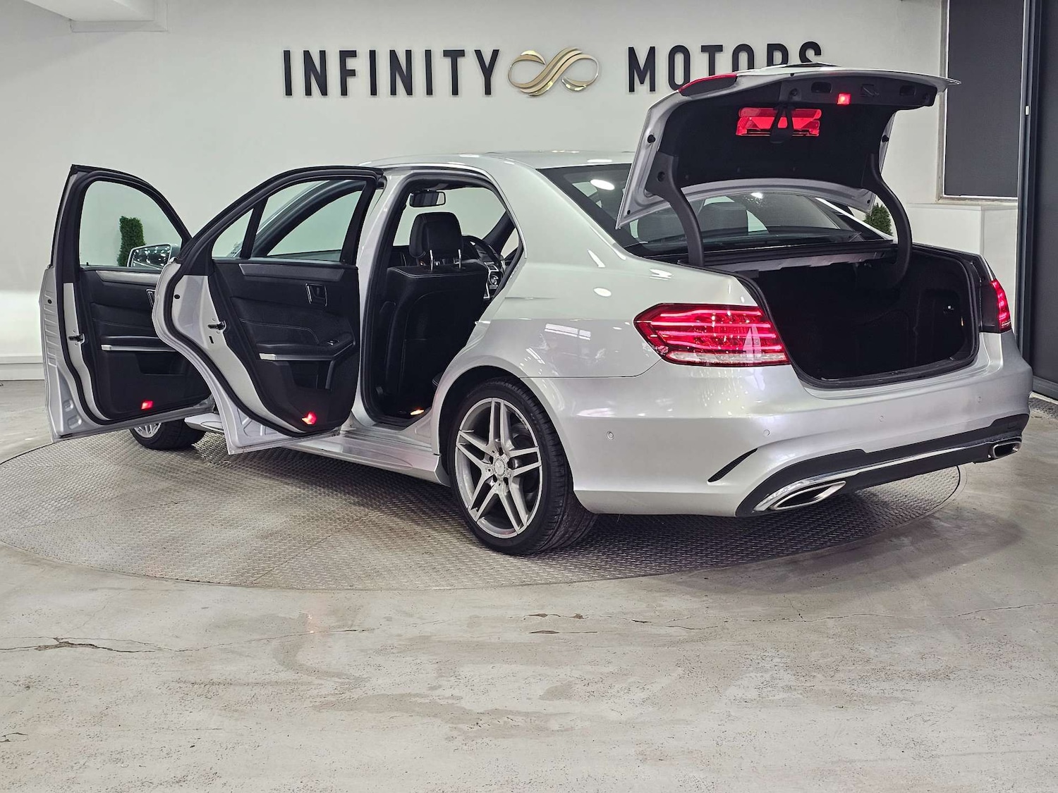 Used Mercedes-Benz E Class 2015 for sale - 76972350: Photo 65