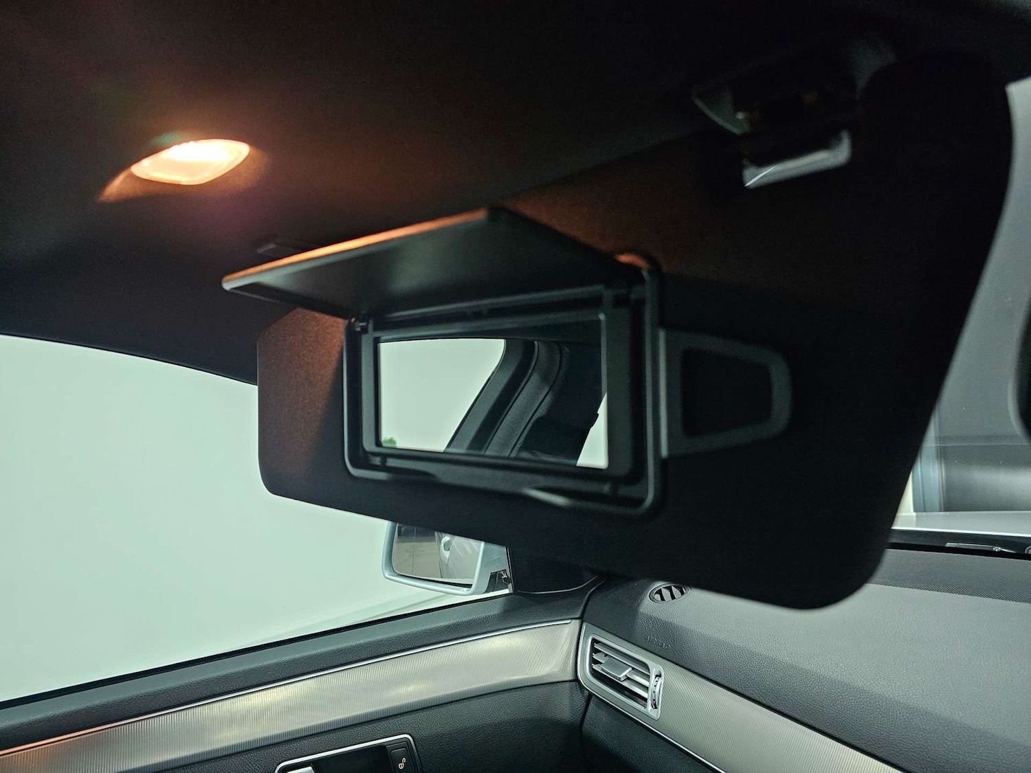 Used Mercedes-Benz E Class 2015 for sale - 76972350: Photo 75