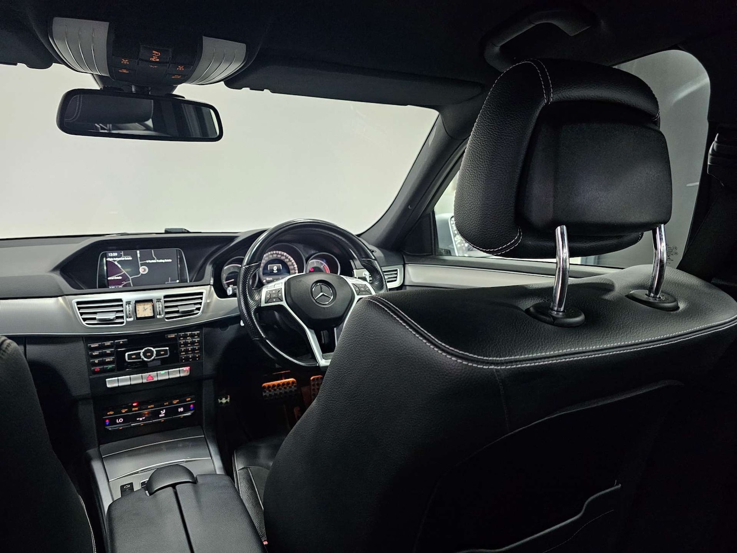 Used Mercedes-Benz E Class 2015 for sale - 76972350: Photo 84