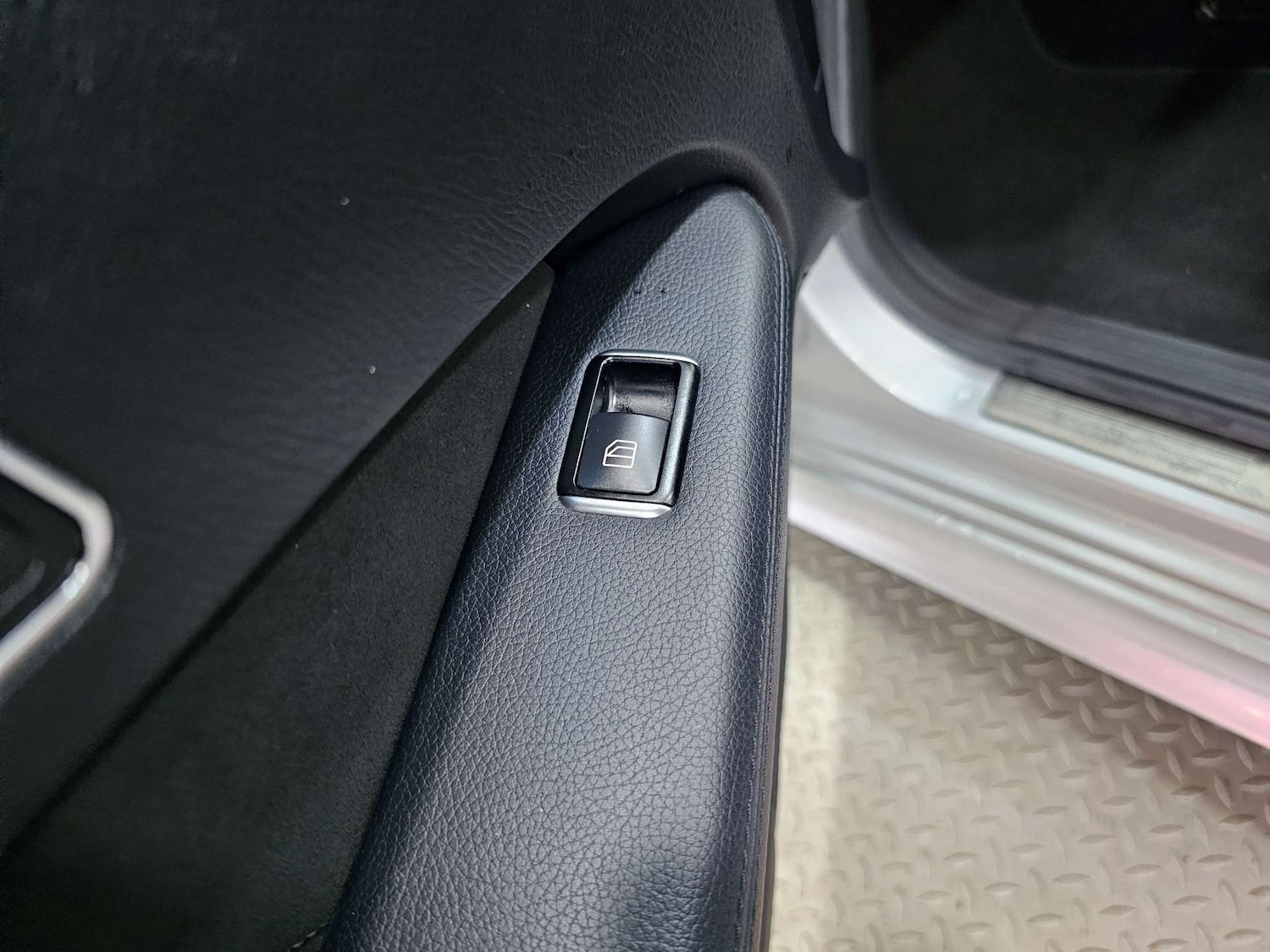 Used Mercedes-Benz E Class 2015 for sale - 76972350: Photo 85