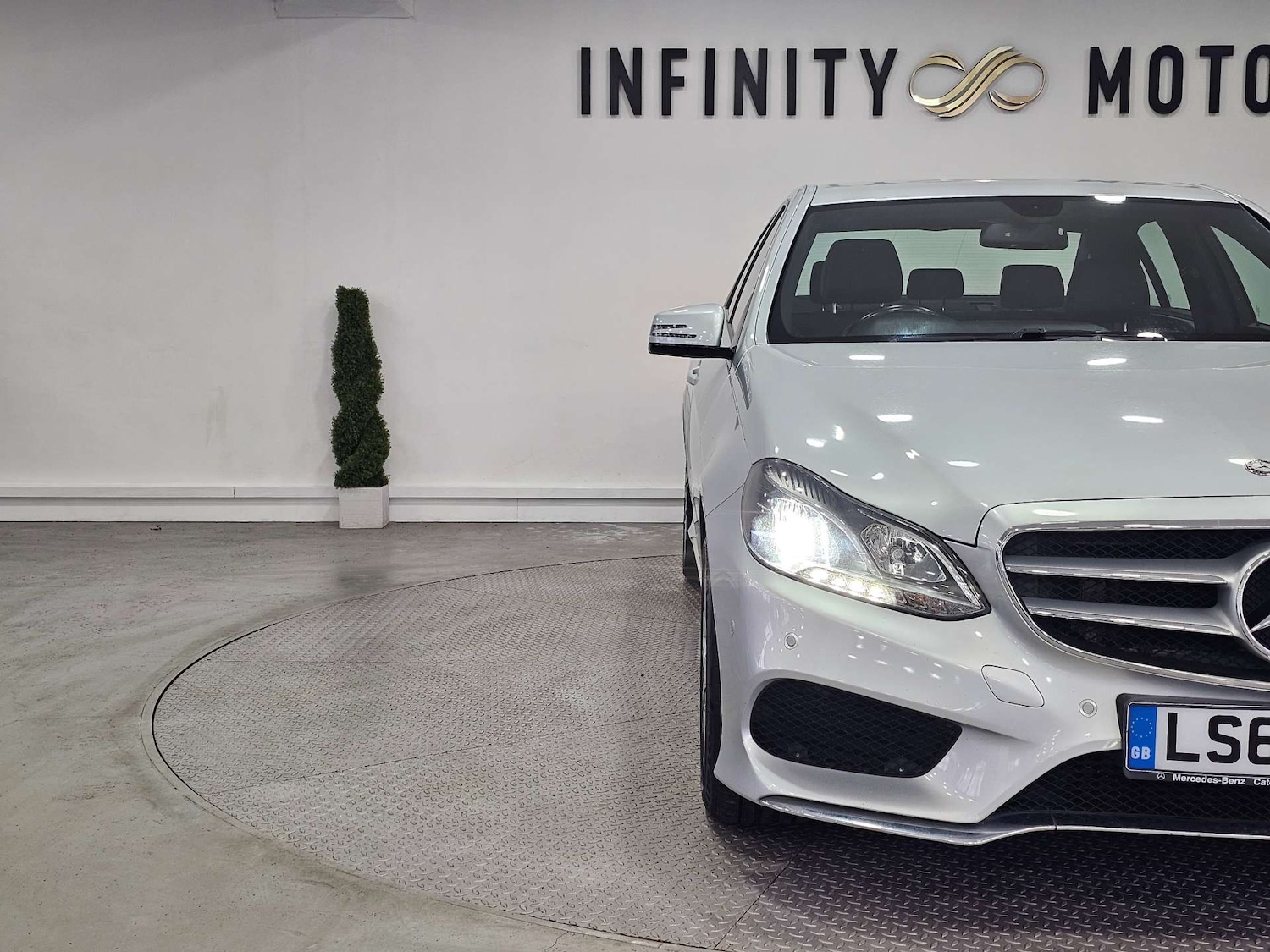 Used Mercedes-Benz E Class 2015 for sale - 76972350: Photo 9