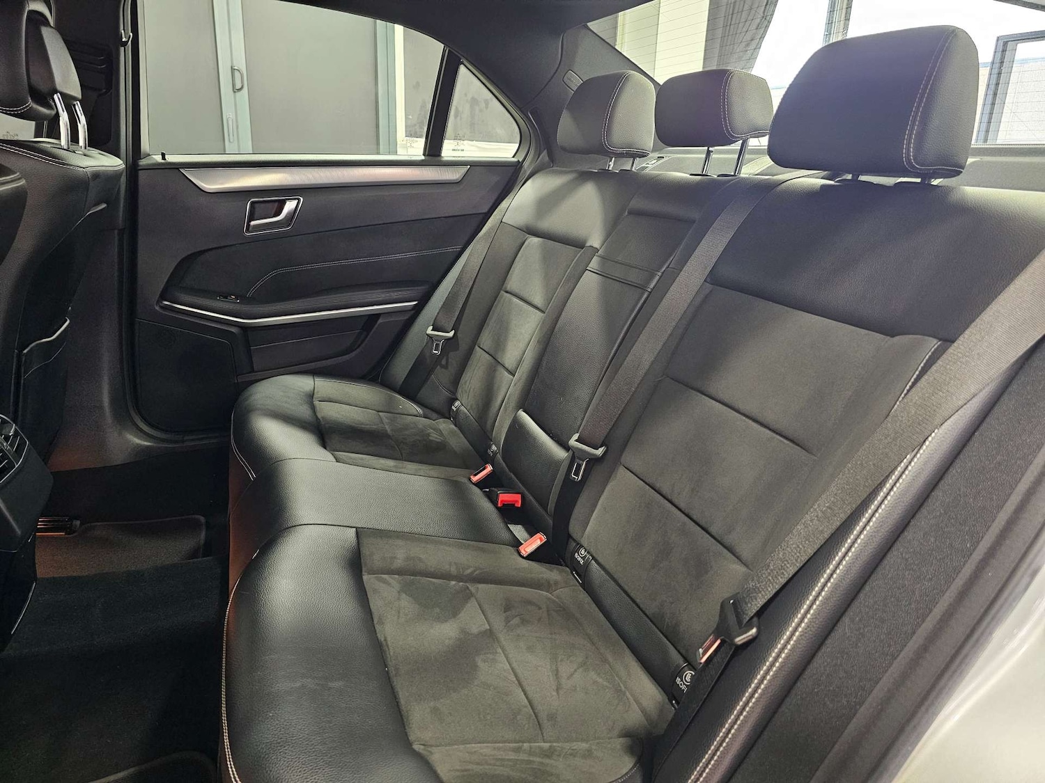 Used Mercedes-Benz E Class 2015 for sale - 76972350: Photo 95