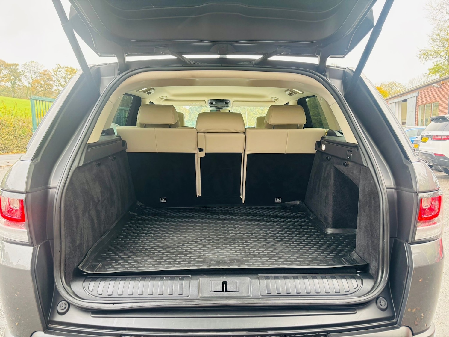 Used Land Rover Range Rover Sport 2017 for sale - 76405806: Photo 11