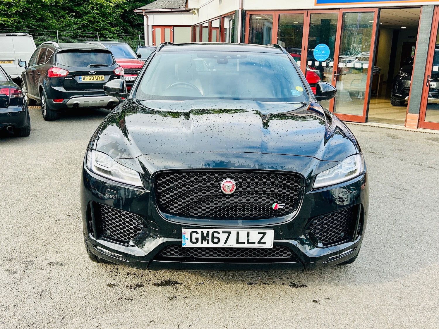 Used Jaguar F-Pace 2017 for sale - 76181952: Photo 2