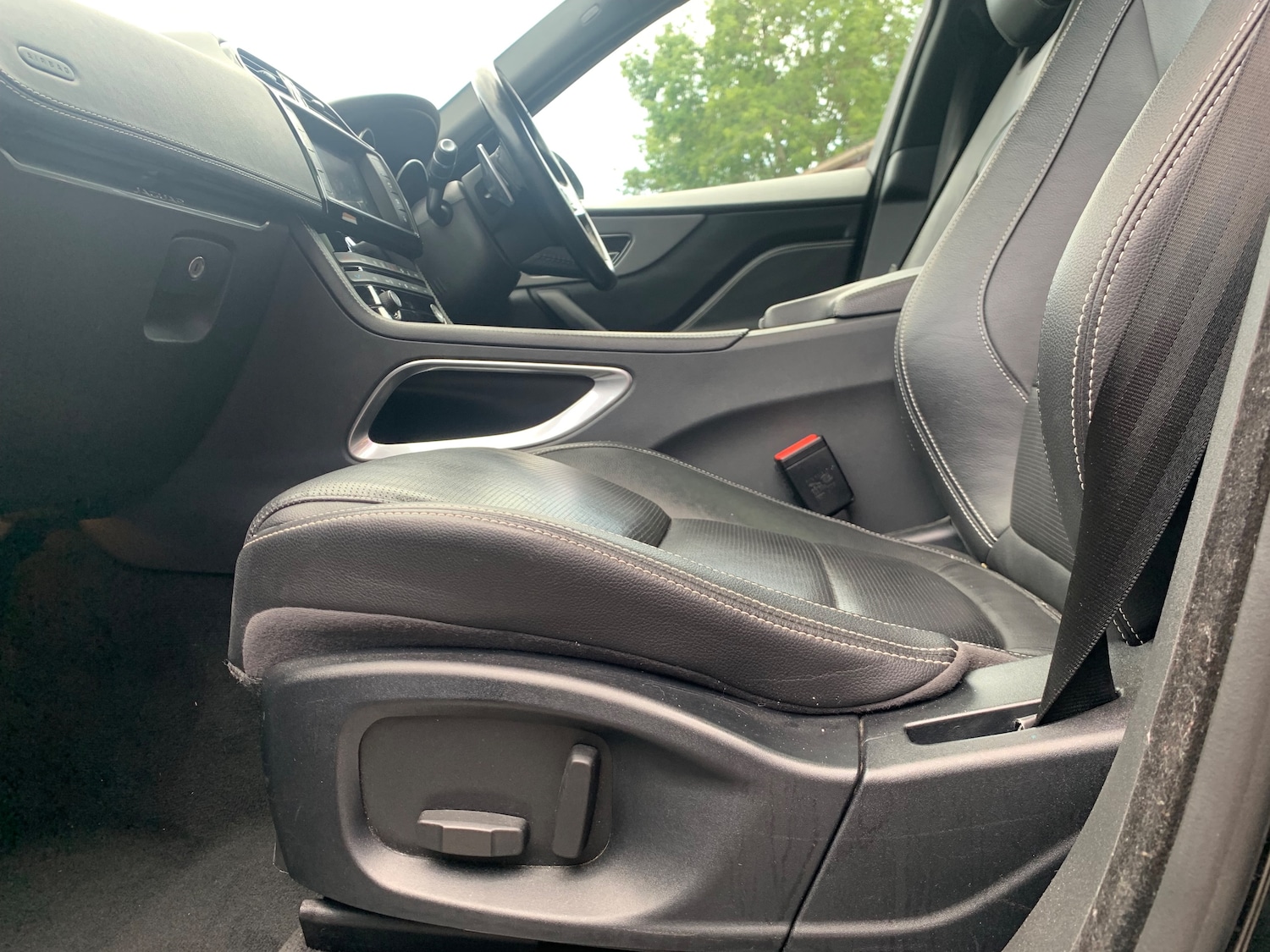 Used Jaguar F-Pace 2017 for sale - 76181952: Photo 24