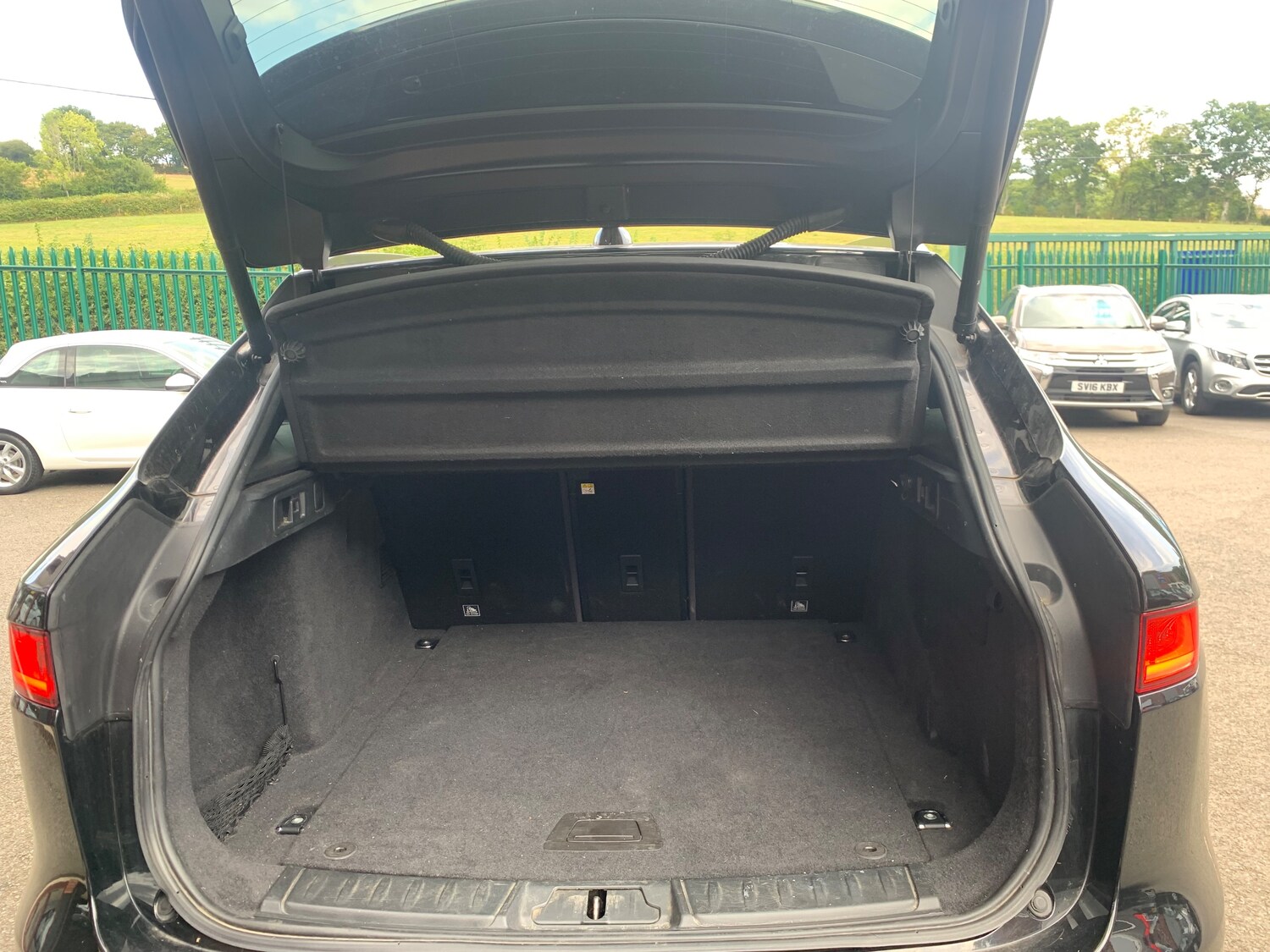 Used Jaguar F-Pace 2017 for sale - 76181952: Photo 25