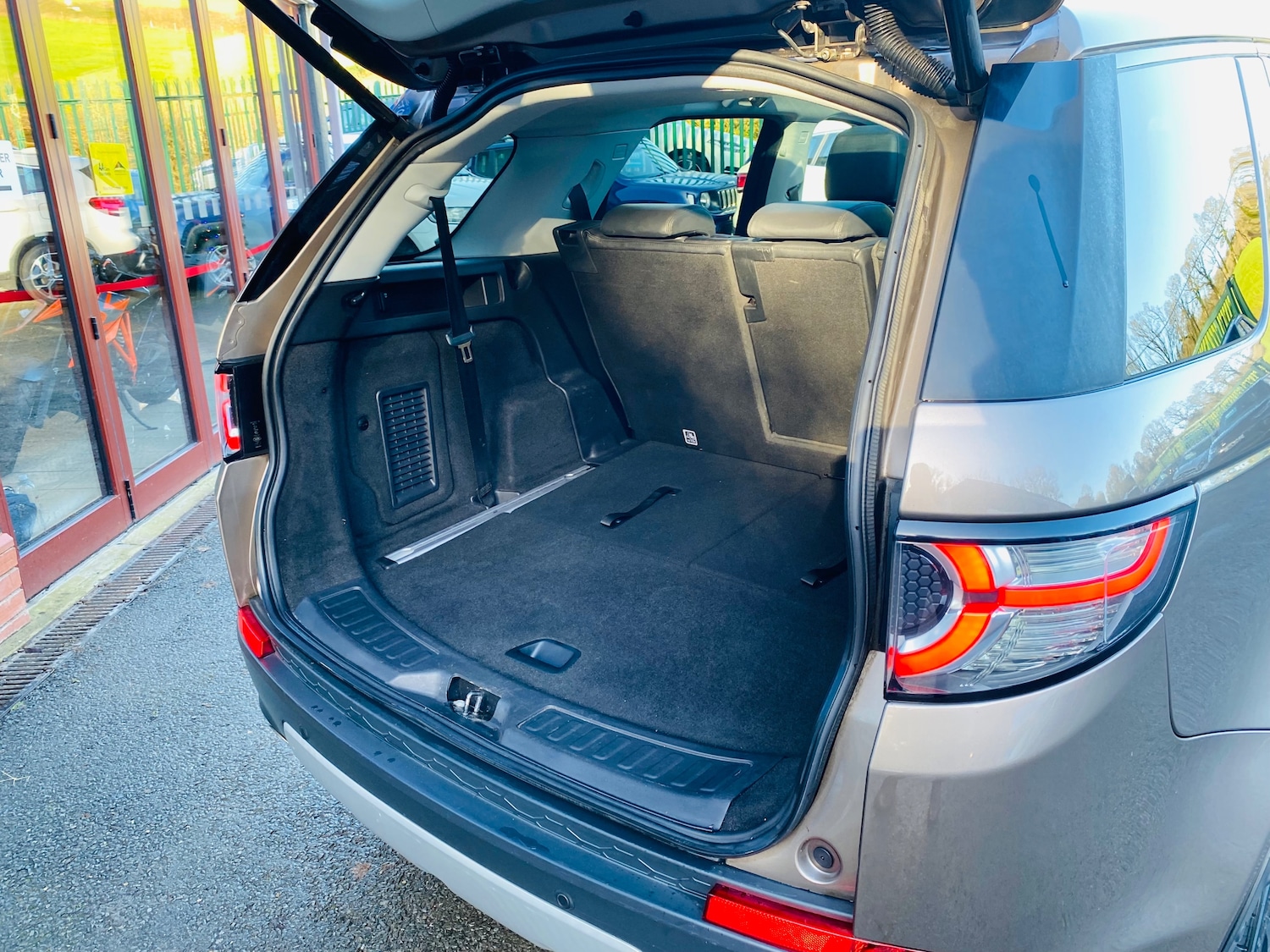 Used Land Rover Discovery Sport 2015 for sale - 77069378: Photo 12