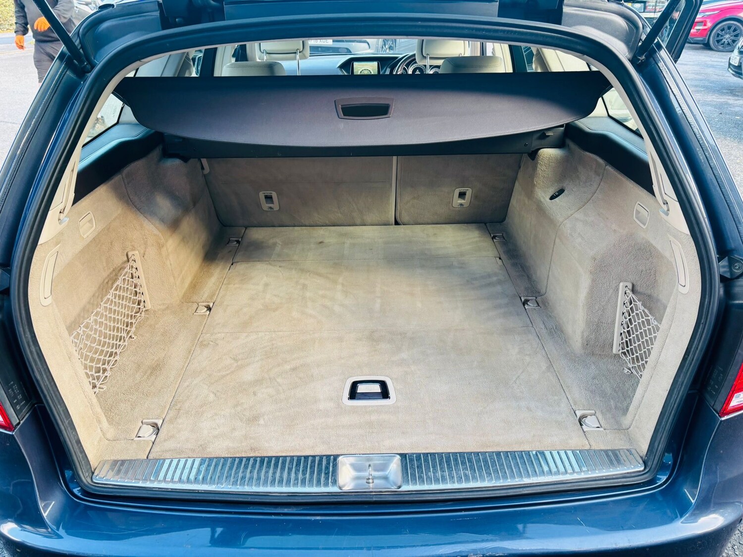 Used Mercedes-Benz E Class 2013 for sale - 76391936: Photo 10