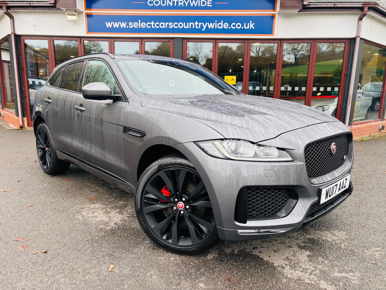 Used Jaguar F-Pace 2017 for sale - 76143623: Photo 2